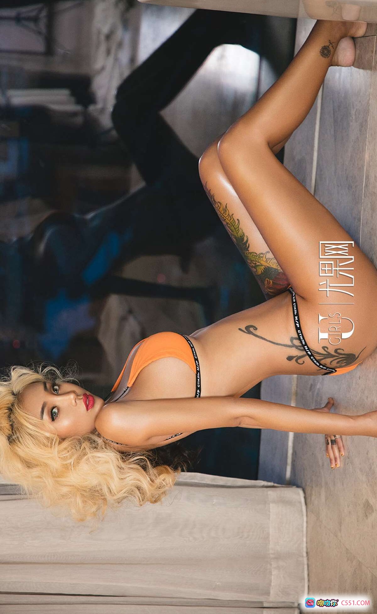 图片[7] - 尤菲儿浴袍写真｜白毛巾包头+黑内裤+大腿凤凰纹身｜Ugirls尤果网爱尤物No.1287性感私房照 - 就要吻