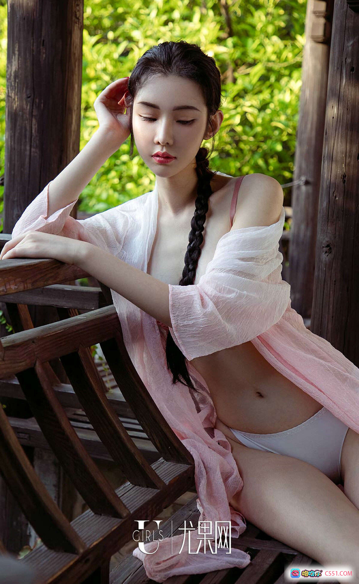 图片[2] - 萌琪琪古风写真 | 透明薄纱长裙 | 紫色内衣若隐若现 | 手持油纸伞庭院坐姿 | Ugirls尤果网爱尤物专辑No.1250 - 就要吻