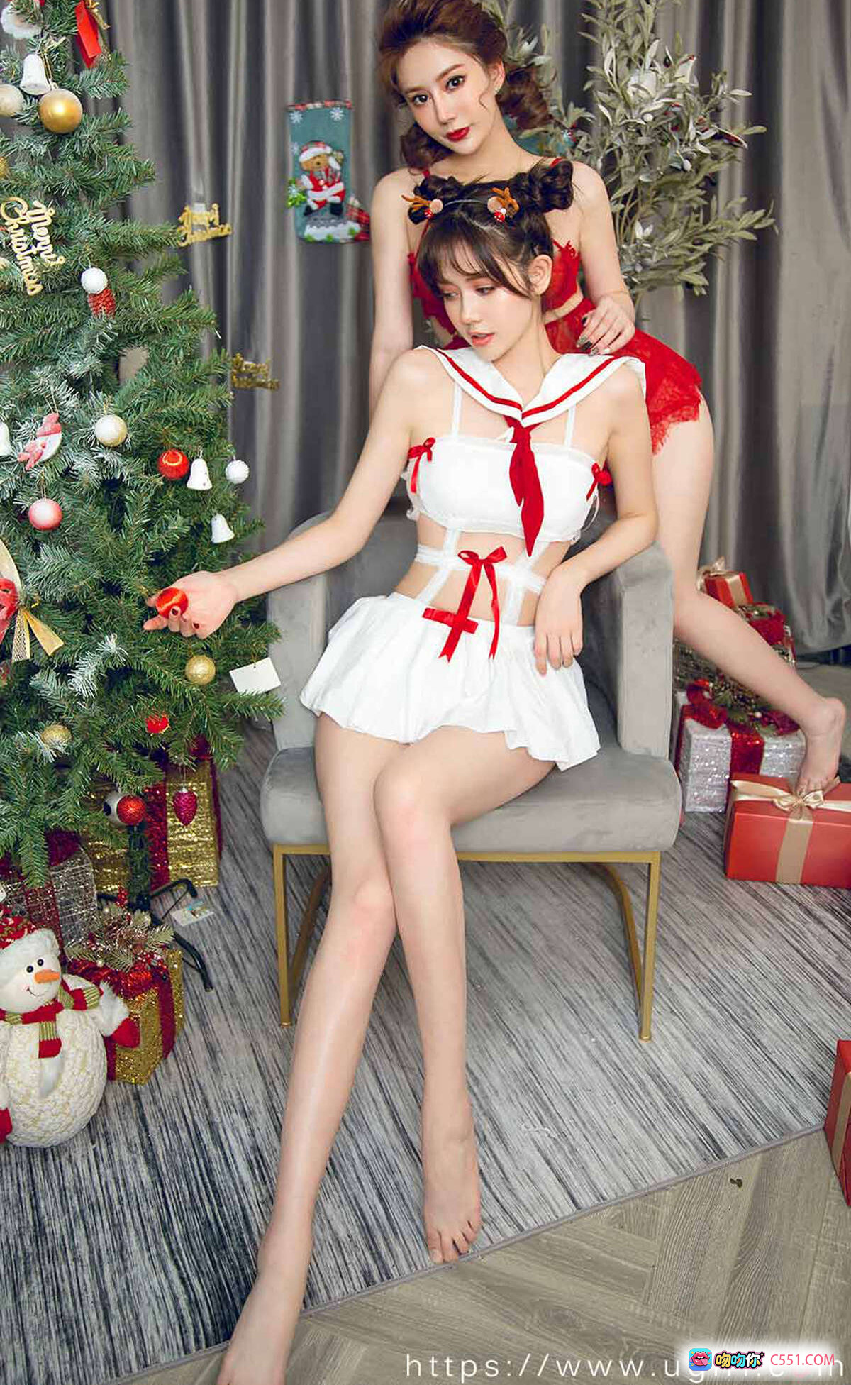 图片[2] - 圣诞主题红白蕾丝内衣写真 | 苏小曼唐小糖双人美腿私房照 | 圣诞树礼物雪人布景 | Ugirls尤果网爱尤物No.1680 - 就要吻