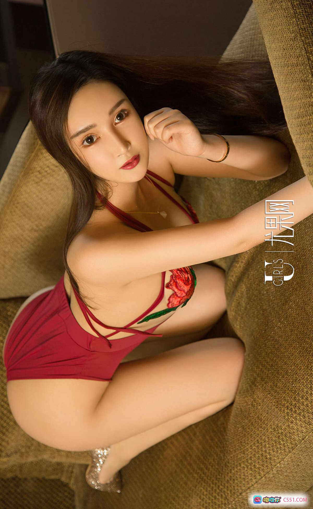 图片[7] - Ugirls尤果网爱尤物No.1344释放写真｜白衬衫蕾丝内衣性感私房照｜优雅沙发美腿特写｜2019经典高清图集 - 就要吻