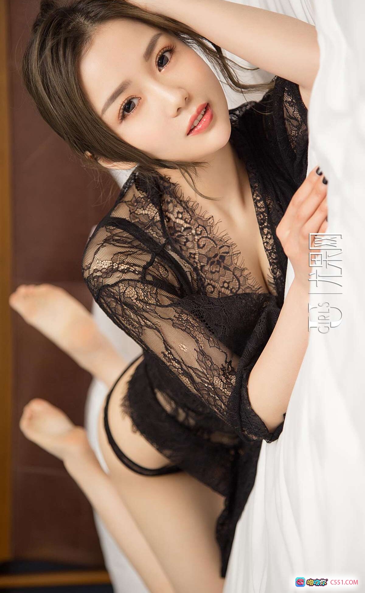 图片[9] - 颜亦汐银色亮片深V连衣裙写真 | Ugirls尤果网爱尤物专辑2019.03.03 No.1383 | 时尚性感砖墙背景美拍 - 就要吻