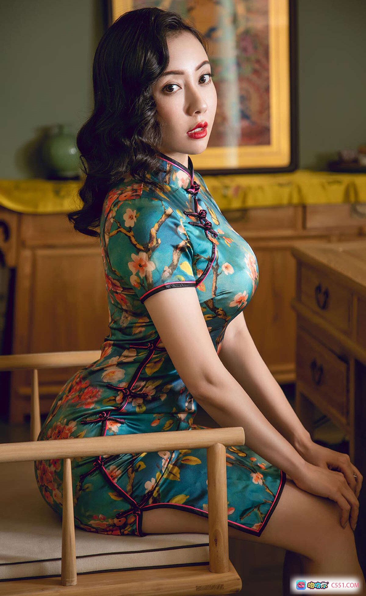 图片[3] - 果儿Victoria旗袍写真｜复古花色修身旗袍性感美腿纹身｜Ugirls尤果网爱尤物专辑2019.10.10 No.1603 - 就要吻