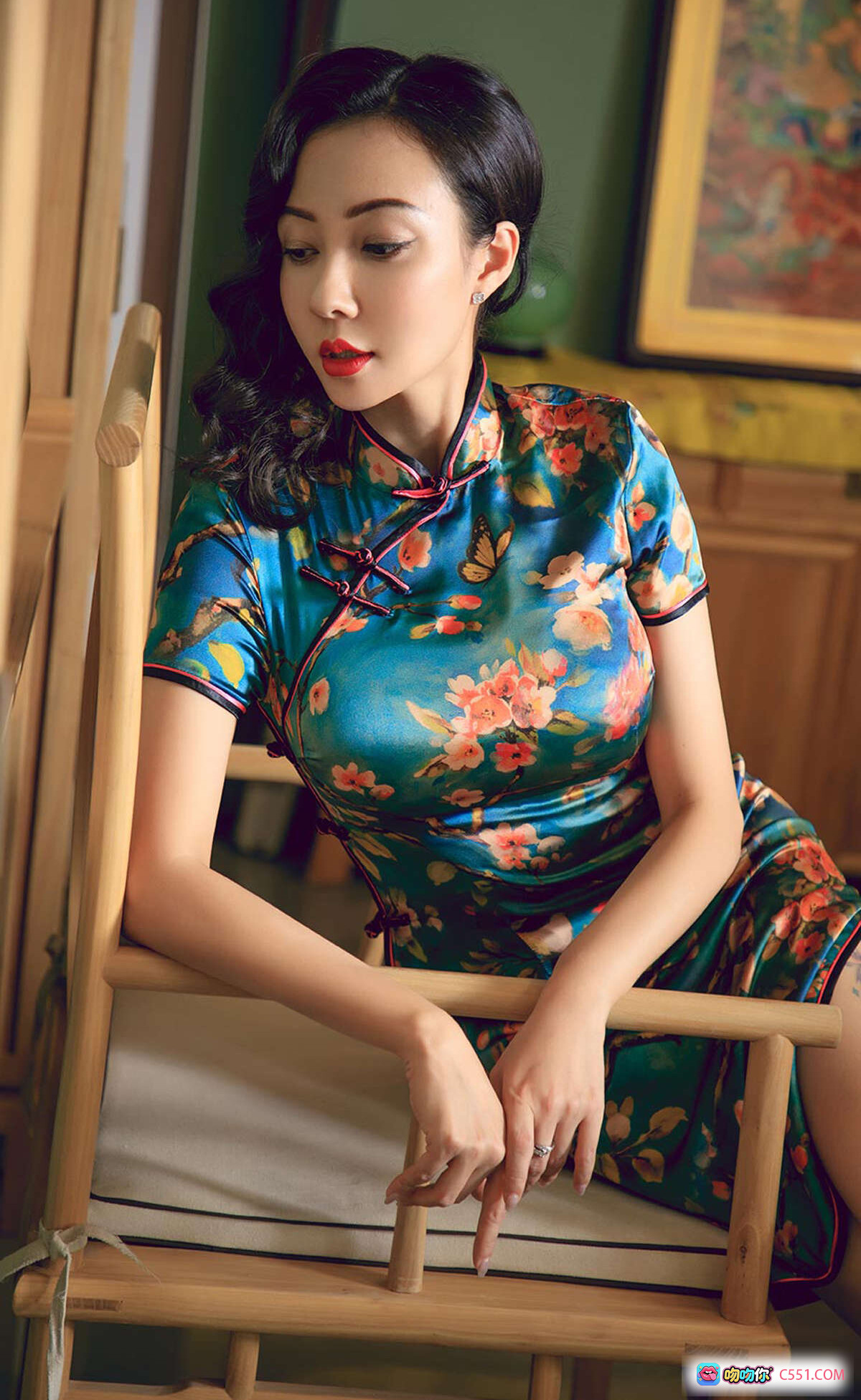 图片[4] - 果儿Victoria旗袍写真｜复古花色修身旗袍性感美腿纹身｜Ugirls尤果网爱尤物专辑2019.10.10 No.1603 - 就要吻