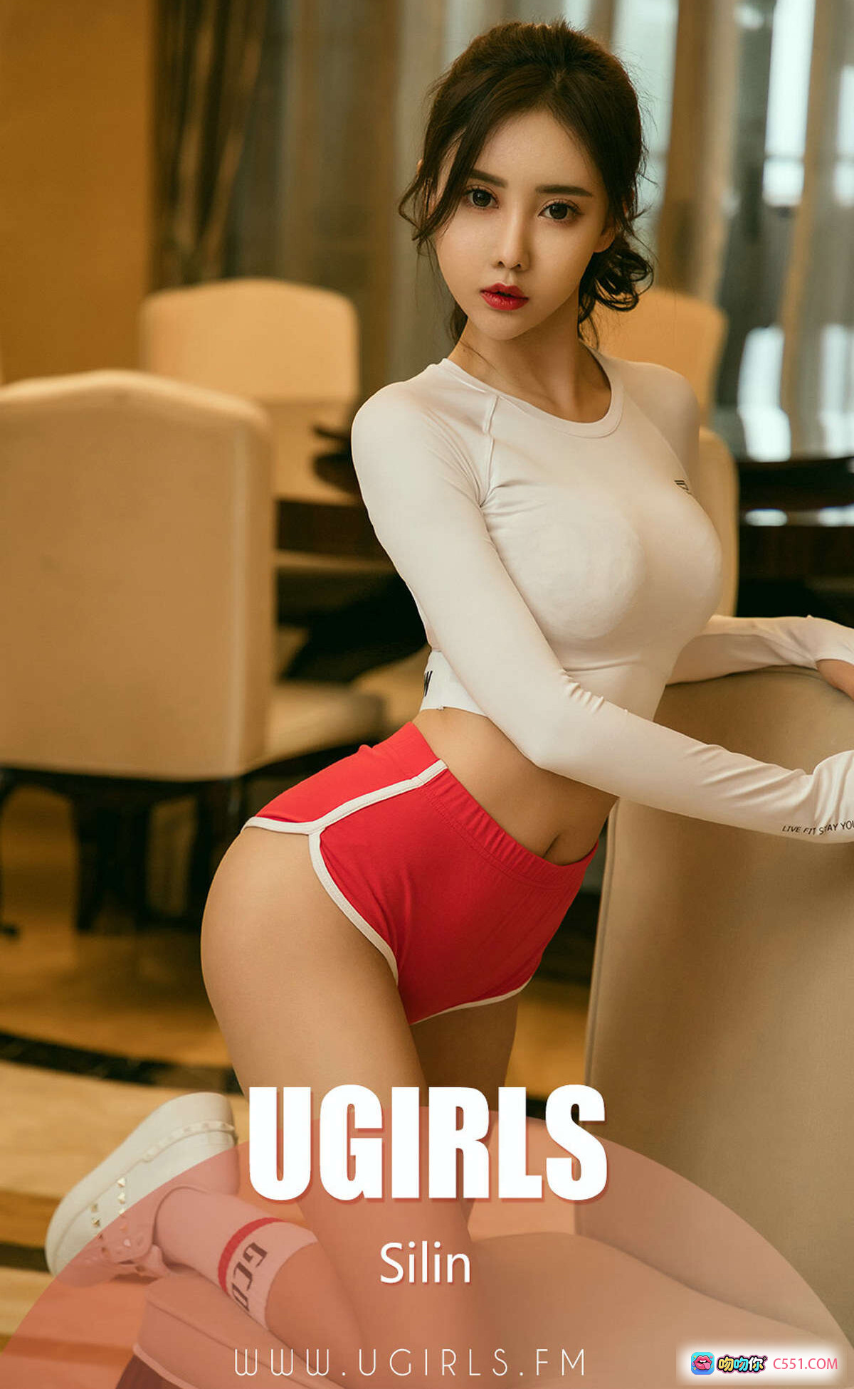 图片[8] - Ugirls尤果网爱尤物专辑Silin性感写真：白色露背长袖+红色Groceries短裤，时尚美臀坐姿诱惑，2019.02.25 No.1377高清图集 - 就要吻