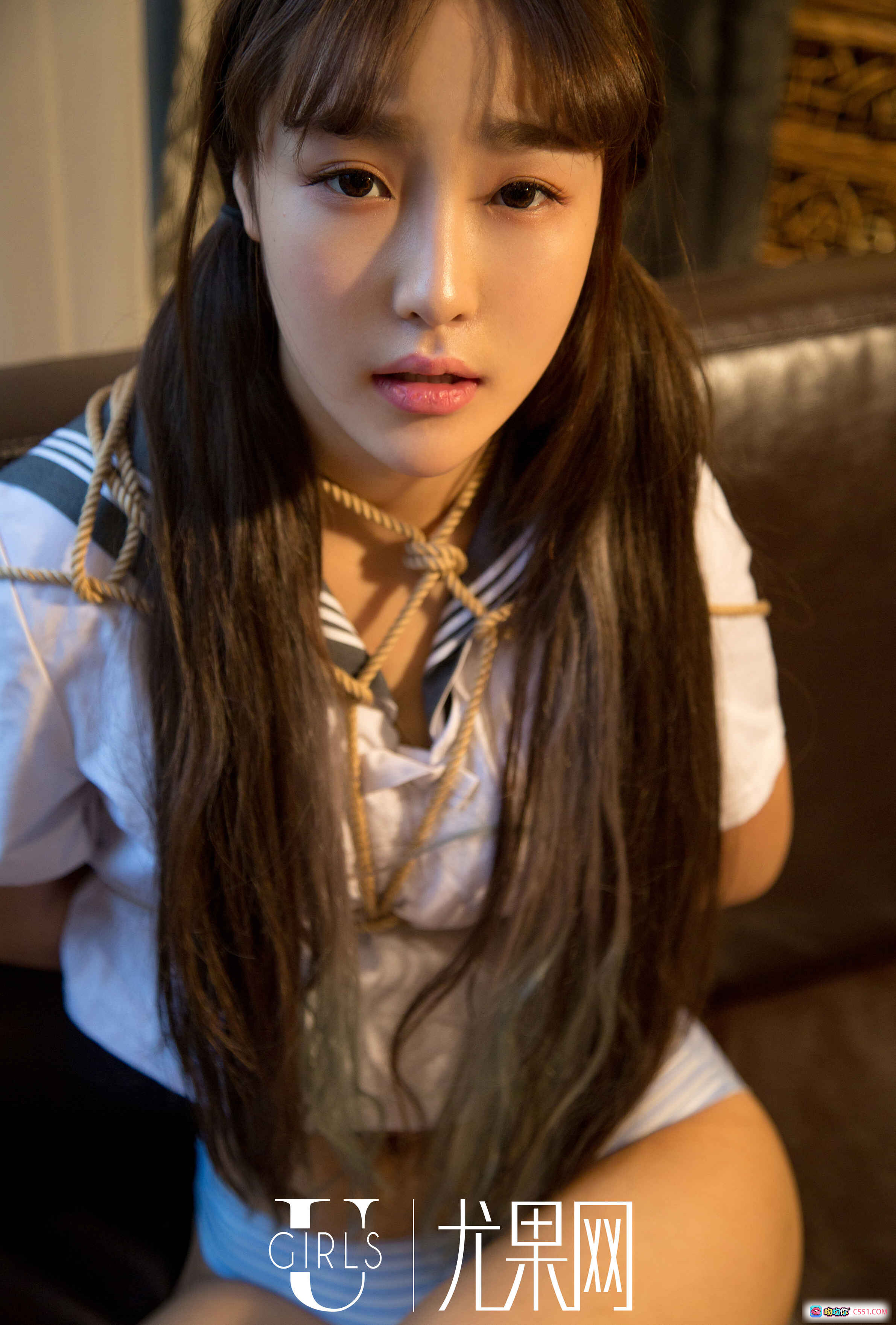 图片[10] - Ugirls尤果网含含2017.02.10写真U248甜美麻花辫白衬衫黑内衣坐姿私房美腿高清图集 - 就要吻