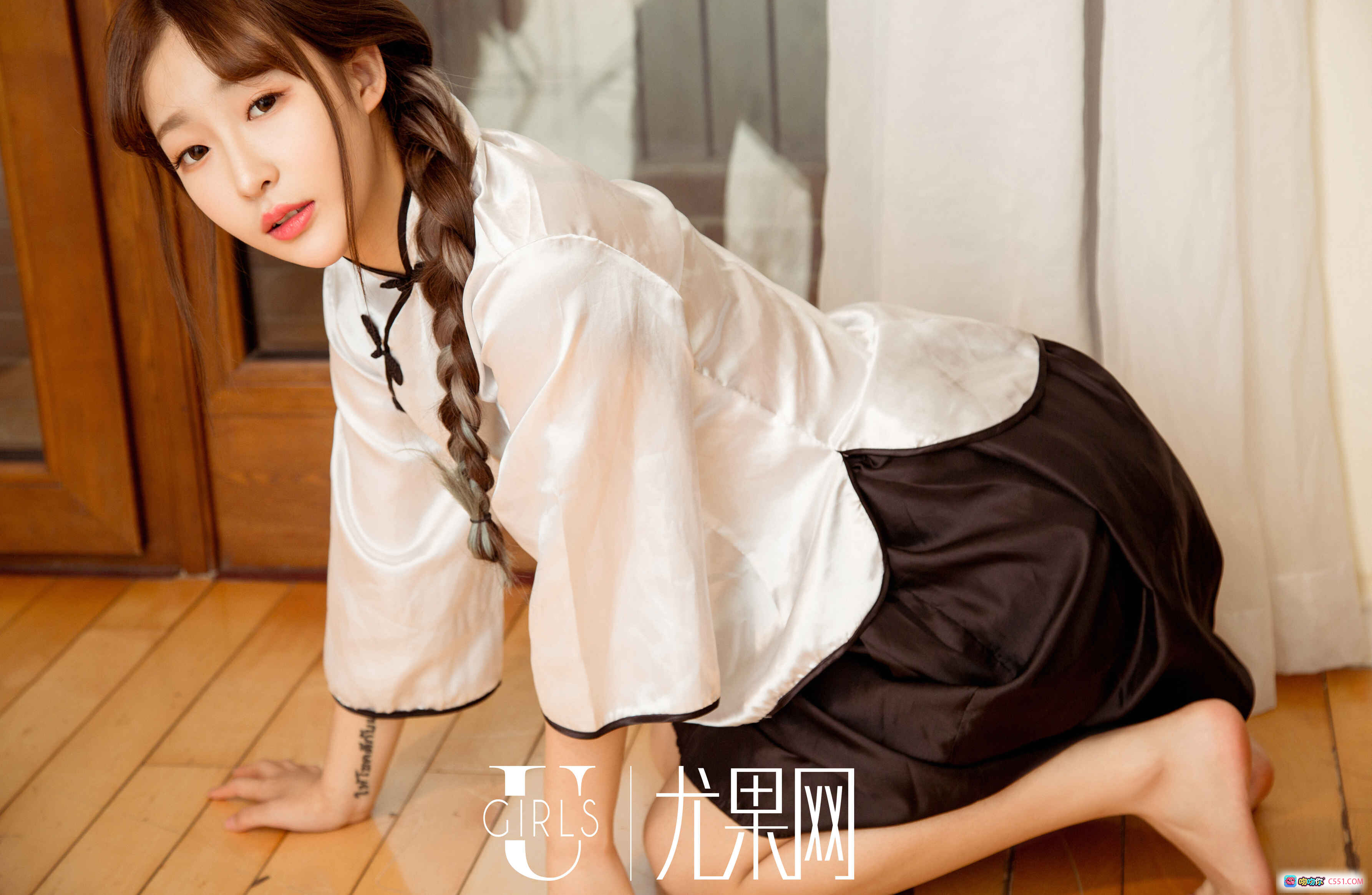 图片[8] - Ugirls尤果网含含2017.02.10写真U248甜美麻花辫白衬衫黑内衣坐姿私房美腿高清图集 - 就要吻