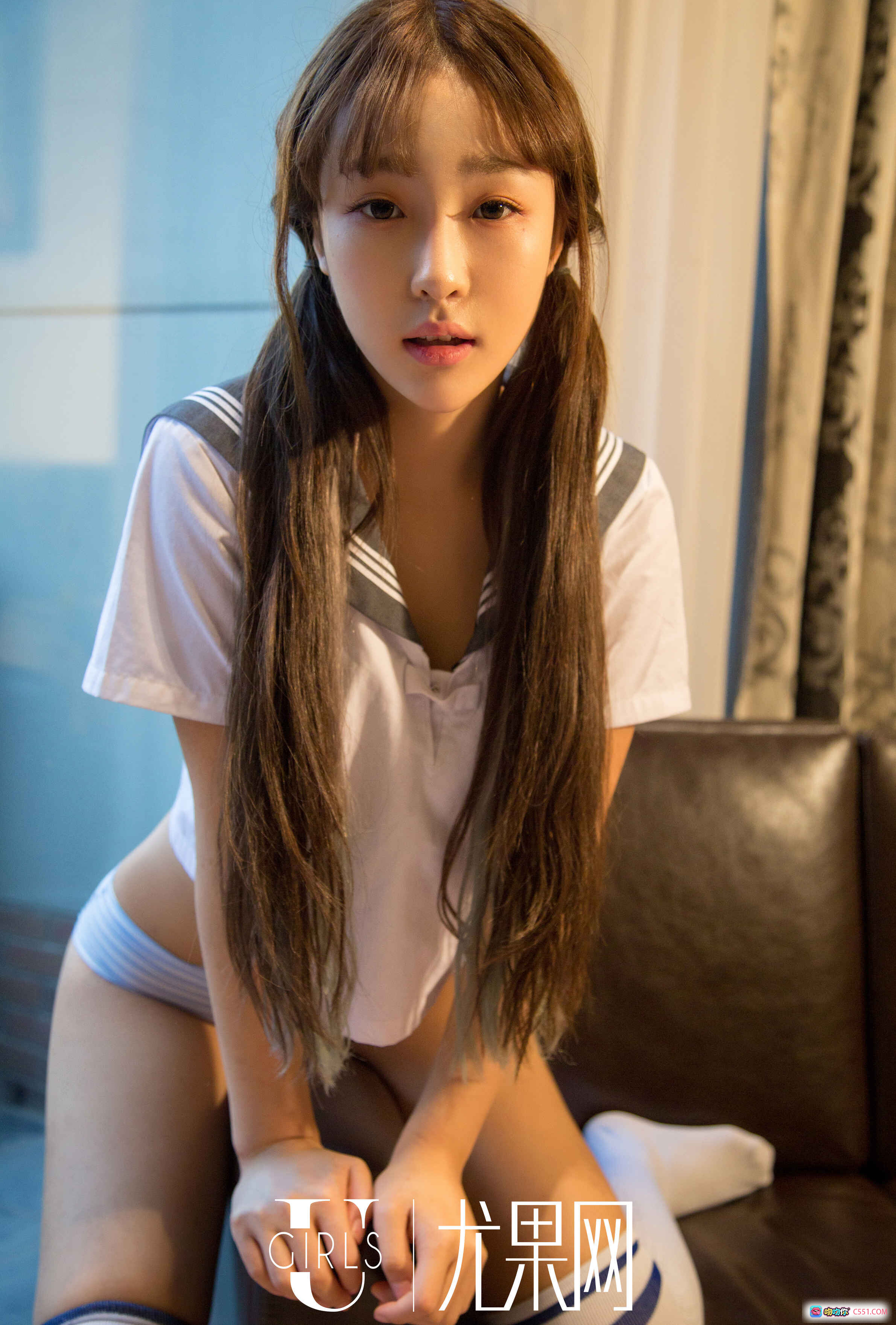 图片[7] - Ugirls尤果网含含2017.02.10写真U248甜美麻花辫白衬衫黑内衣坐姿私房美腿高清图集 - 就要吻