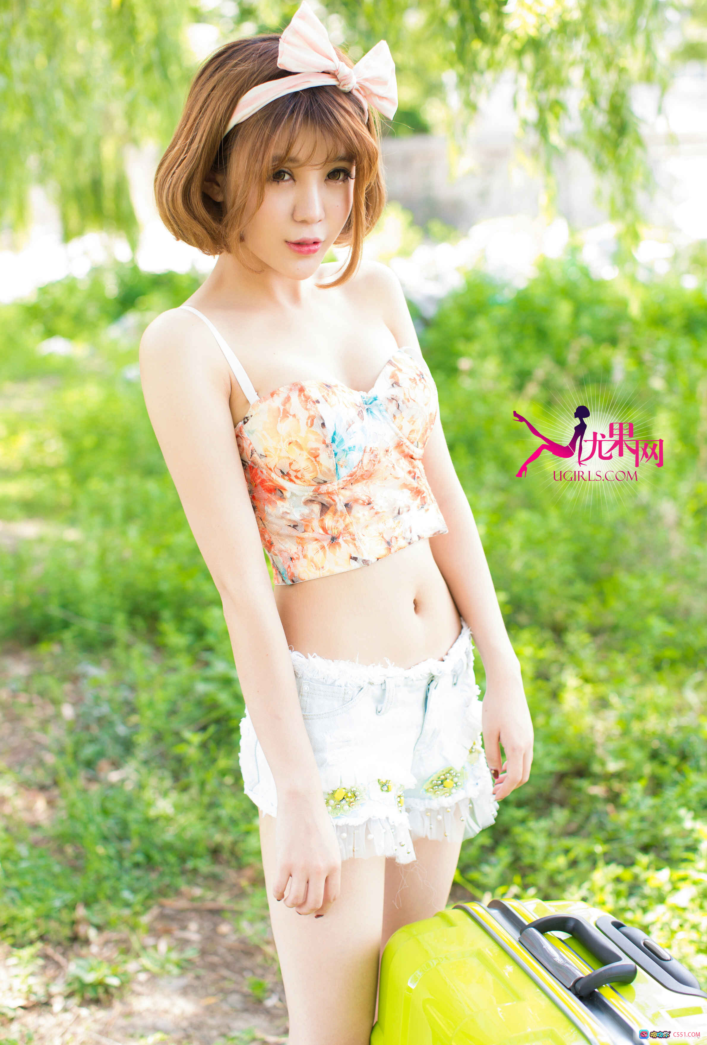 图片[4] - Alin性感比基尼写真 2015夏日户外绿植背景多彩泳装美胸翘臀Ugirls尤果网65P高清图集 - 就要吻