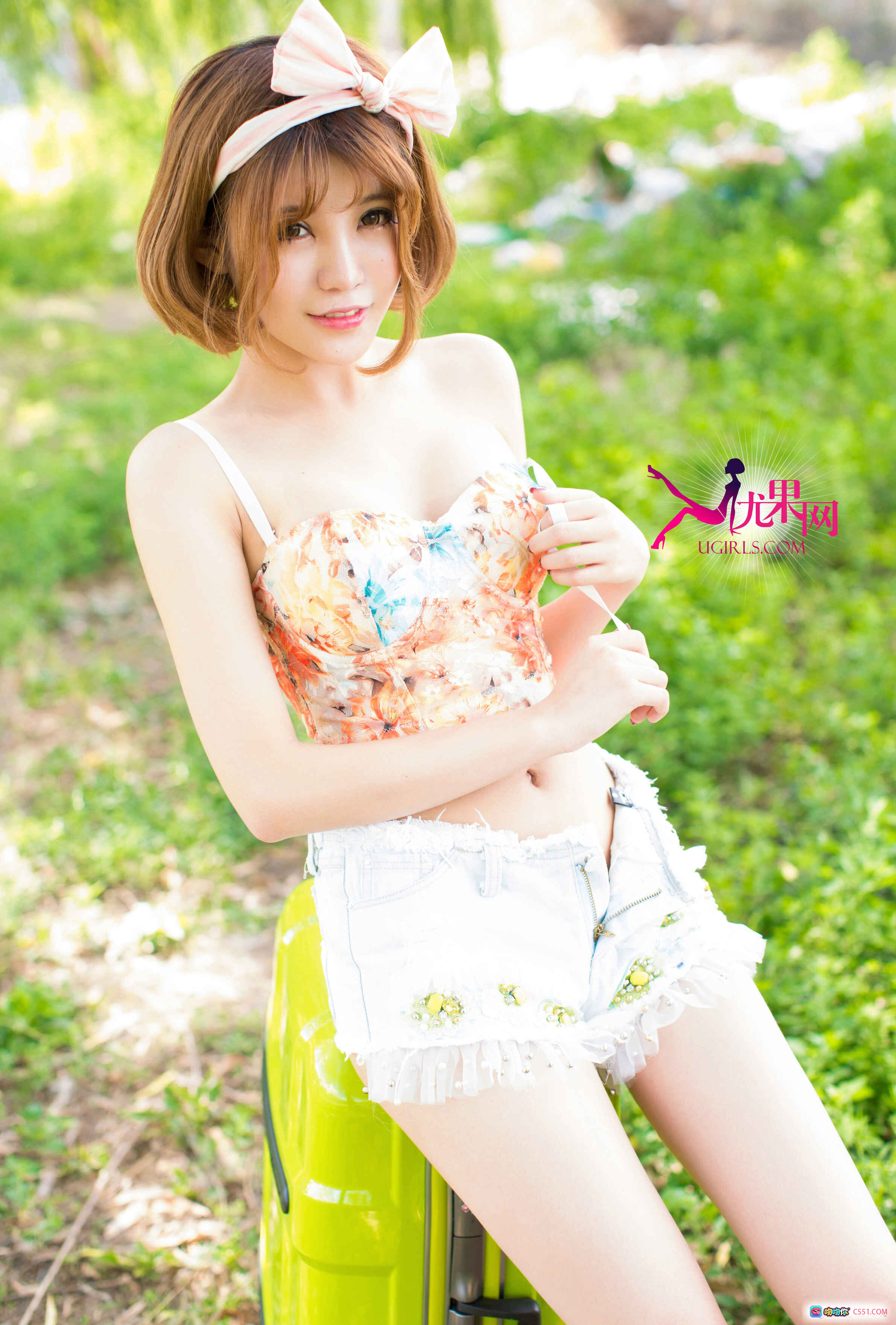 图片[8] - Alin性感比基尼写真 2015夏日户外绿植背景多彩泳装美胸翘臀Ugirls尤果网65P高清图集 - 就要吻