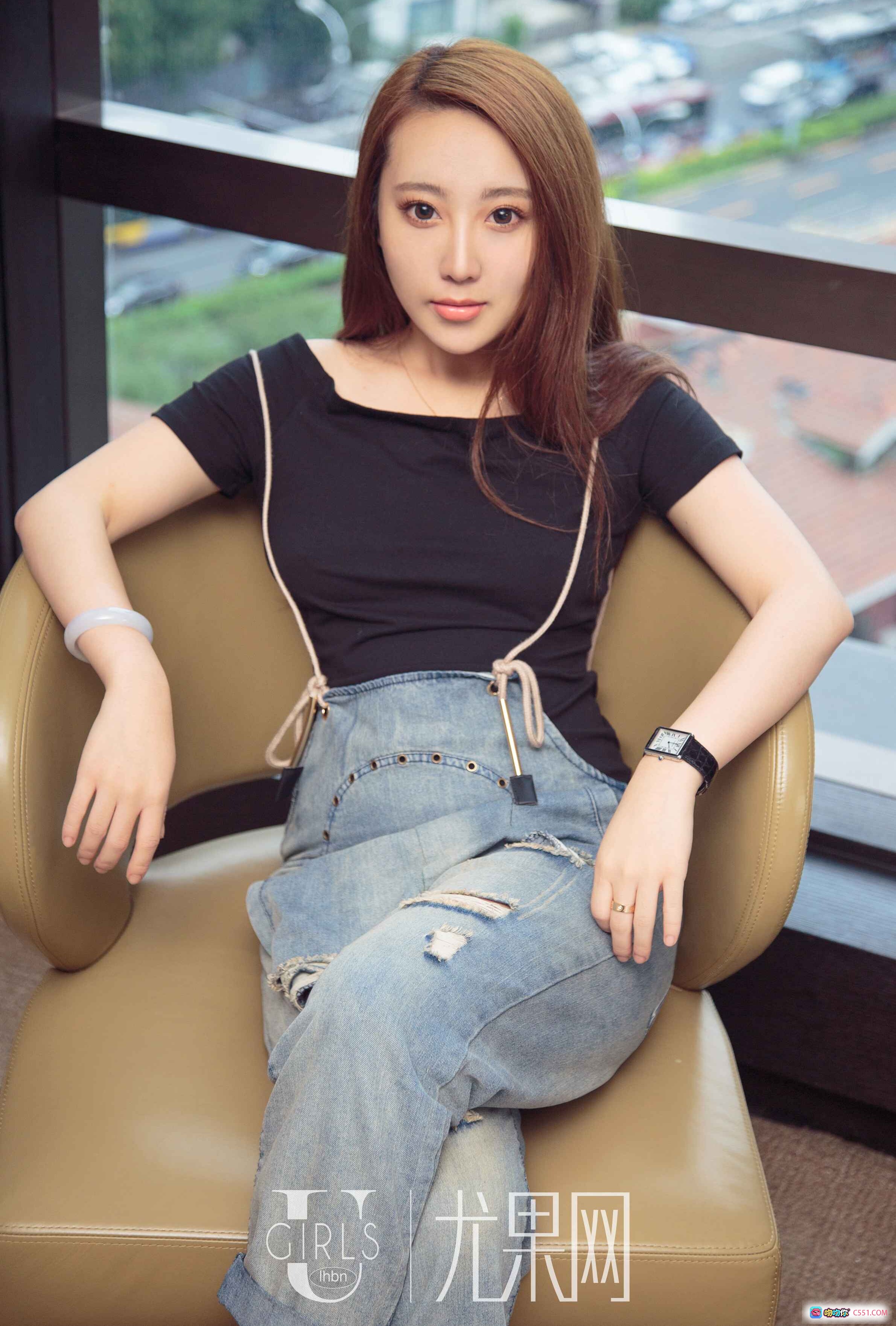 图片[9] - 唐溪若尤果网写真2017.08.23 U299 65+1P高清美图 黑色短袖性感坐姿窗边私房照 - 就要吻