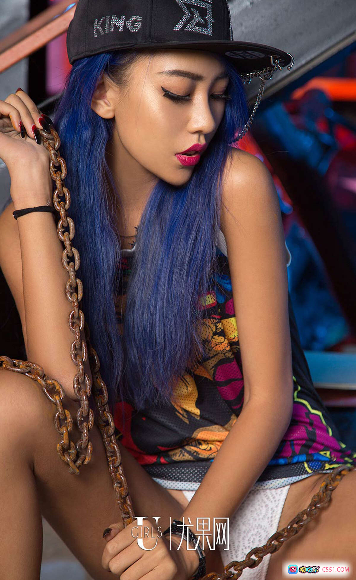 图片[2] - Ugirls尤果网爱尤物专辑No.1246小黑蓝发潮帽街头风写真35P时尚性感美腿造型 - 就要吻