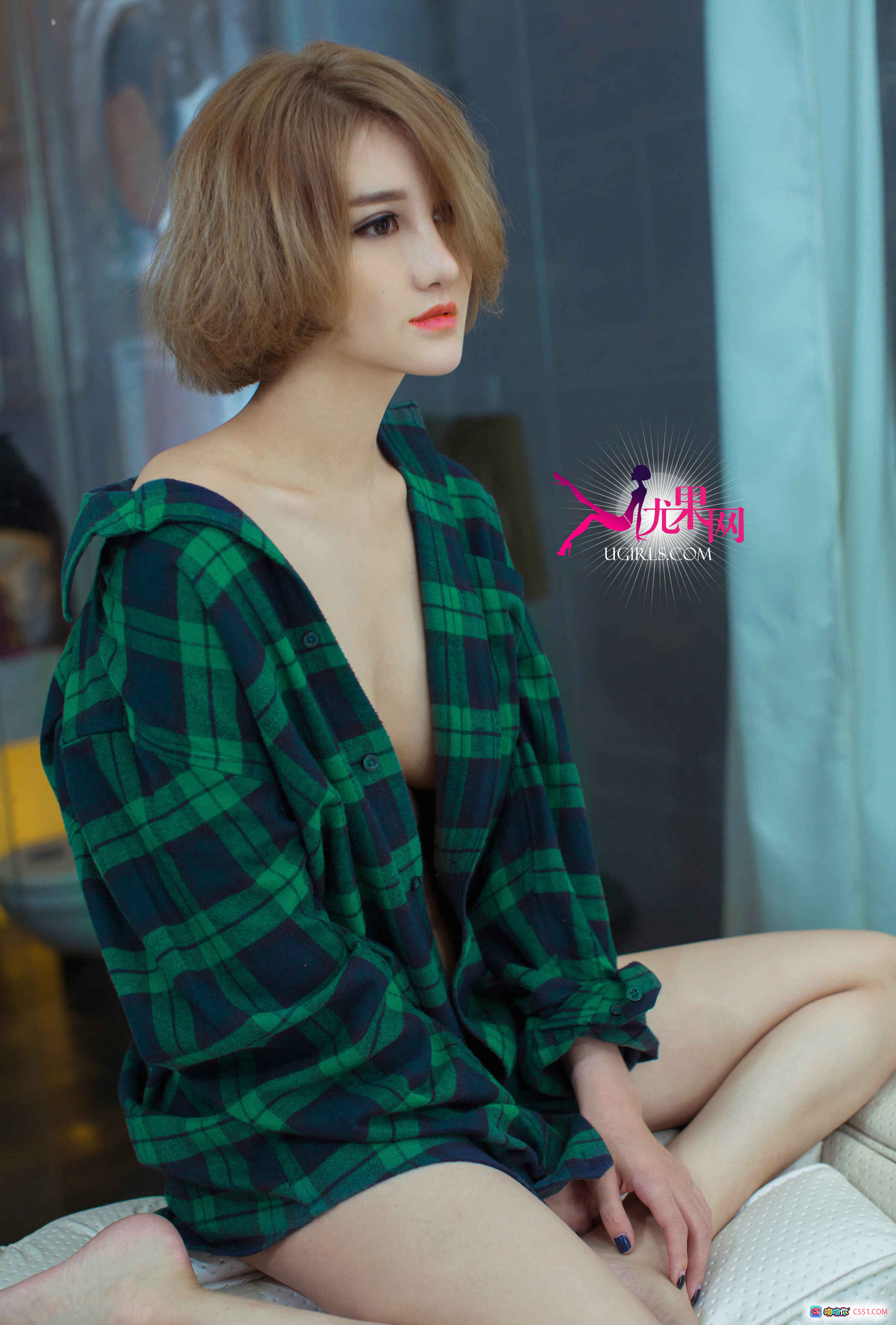 图片[2] - UGirls U108 绿格子衬衫短发美女私房写真 性感露肩居家风高清图 - 就要吻