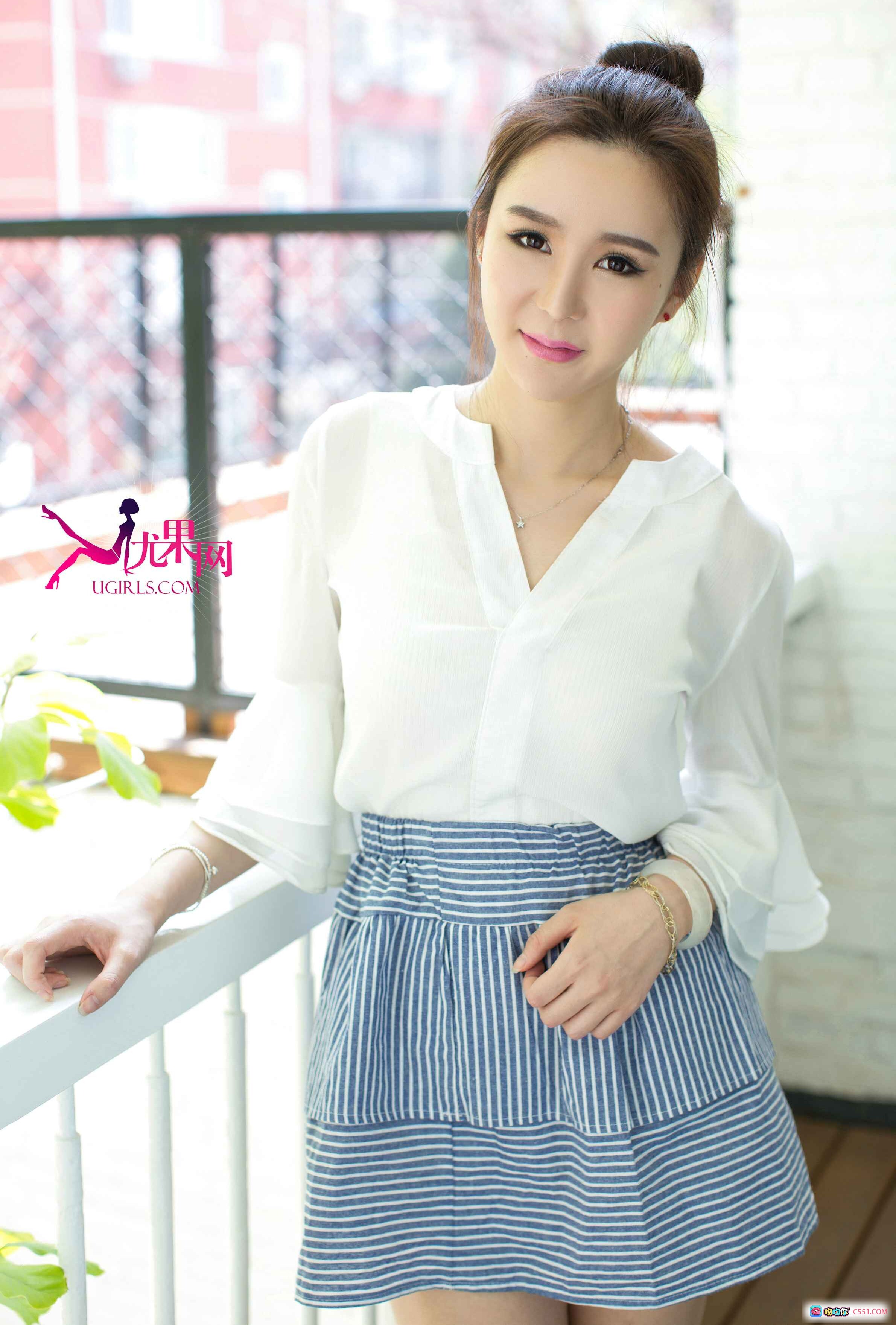 图片[9] - 小软2015写真集U084 | 蓝色镂空毛衣+裸足坐姿+木质背景+私房美腿+高清65P - 就要吻