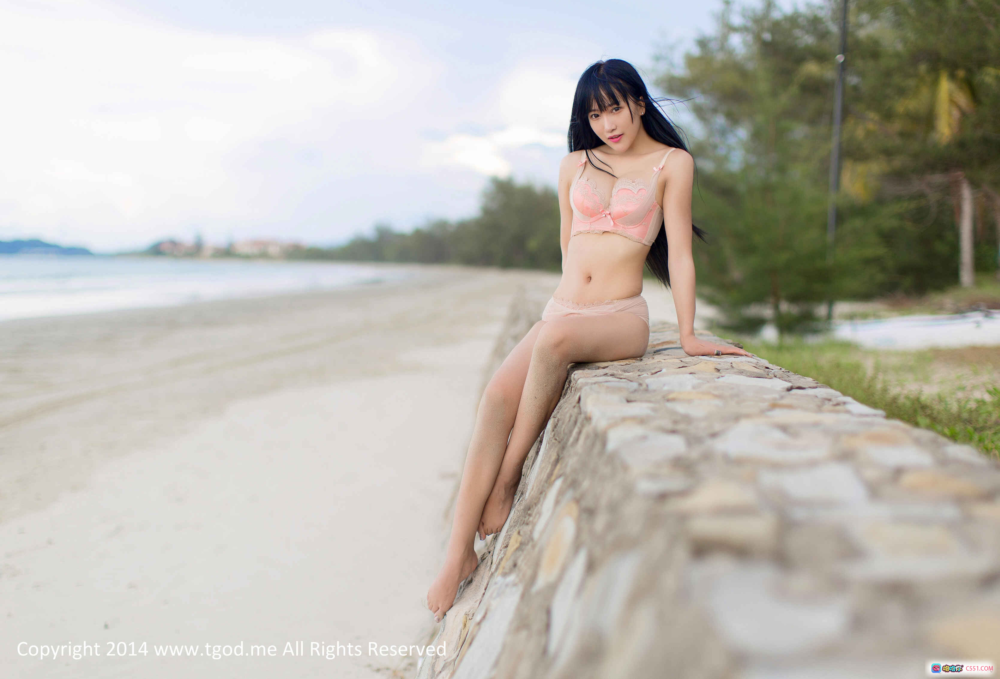 图片[9] - 女警司诱惑写真｜杨上萱沙巴旅拍｜蓝色制服+网袜+手铐造型｜TGOD推女神2014精选 - 就要吻