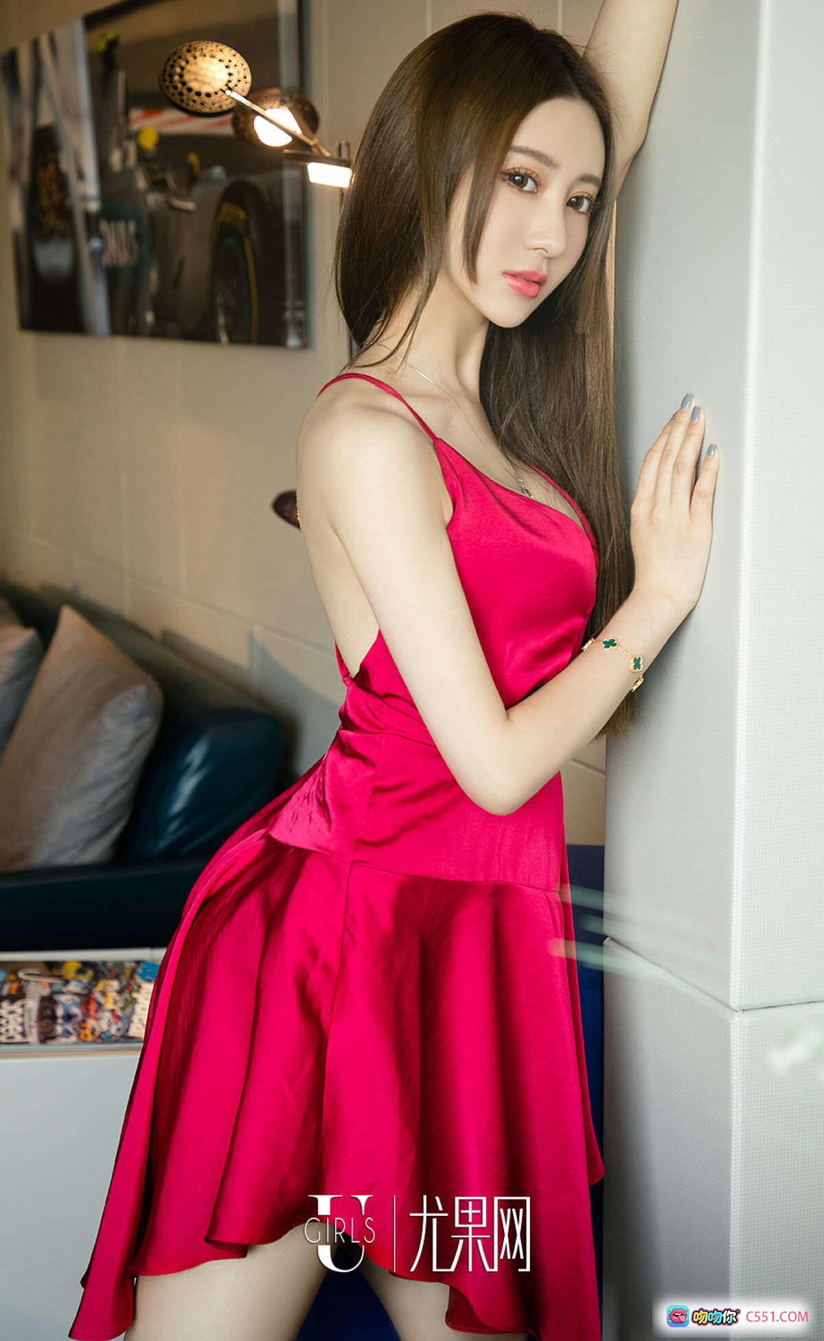 图片[2] - 程梓身穿红色吊带裙性感写真 | Ugirls尤果网爱尤物专辑No.1045转角遇见爱 2018.03.30 - 就要吻