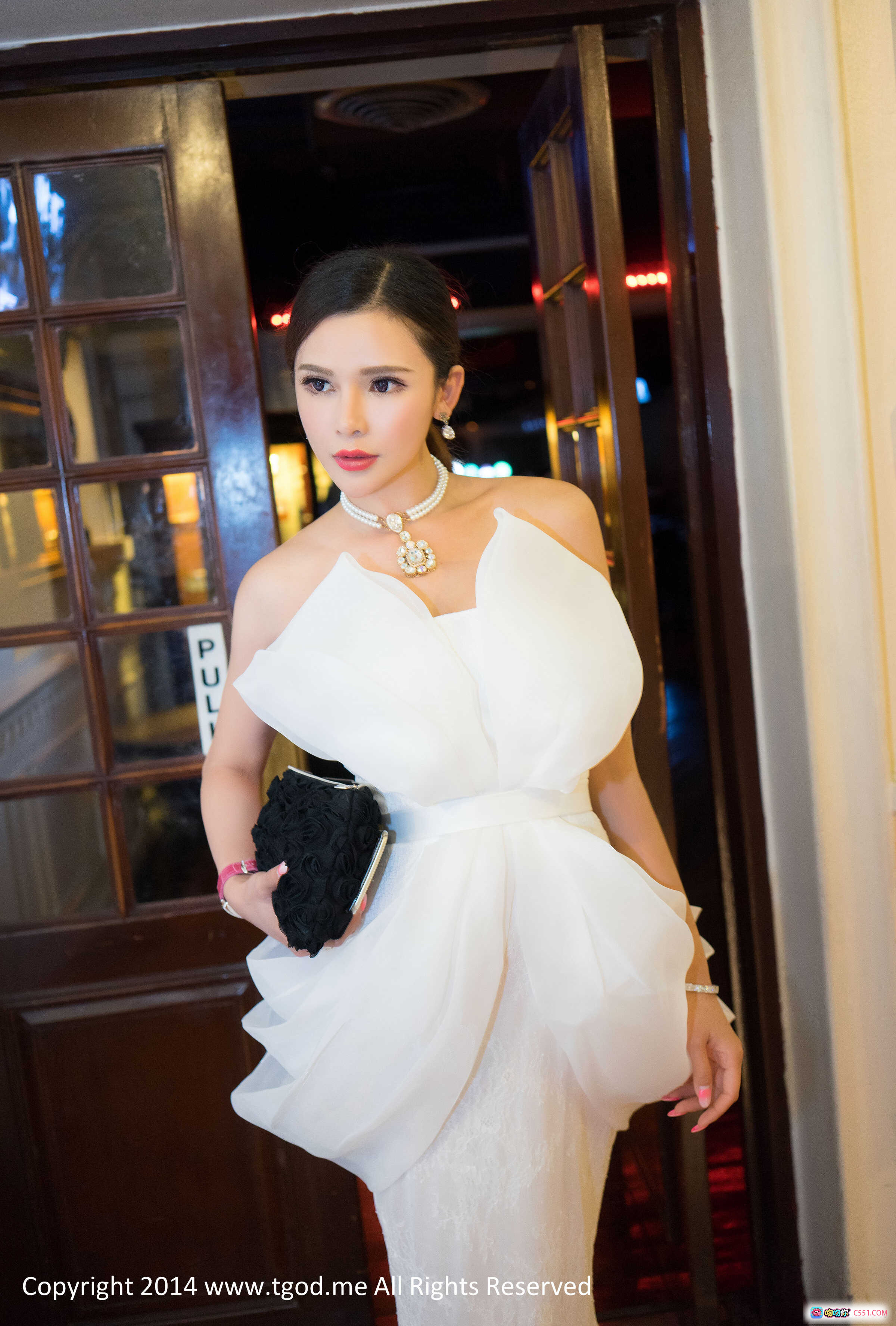 图片[3] - 宛恩miyu沙巴旅拍红比基尼海滩写真 | 天使与魔鬼并存性感女神2014经典海岸大片 - 就要吻