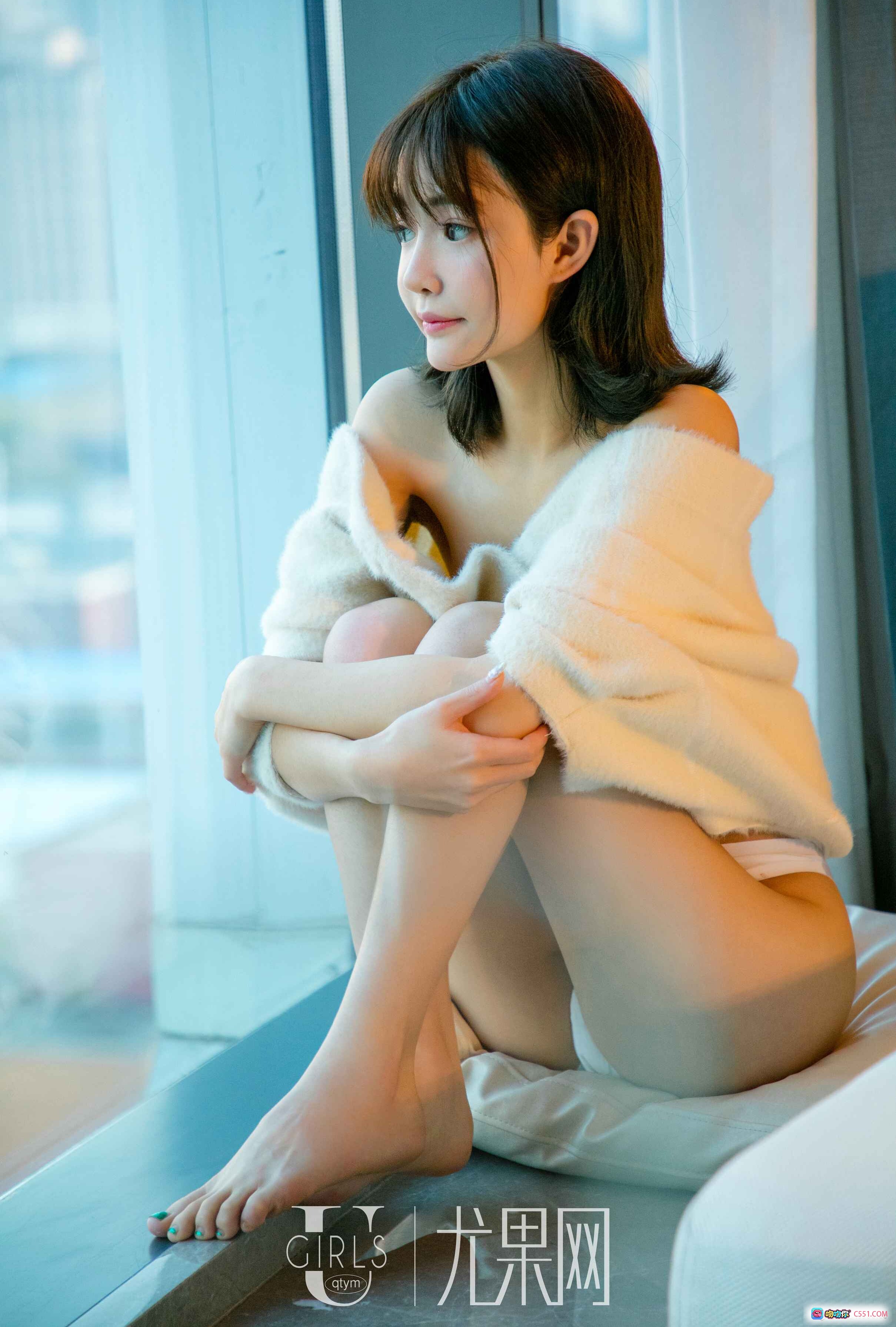图片[3] - Ugirls尤果网Tina性感写真 2017.11.29 U324 白色毛绒浴袍窗边坐姿美腿私房照 - 就要吻