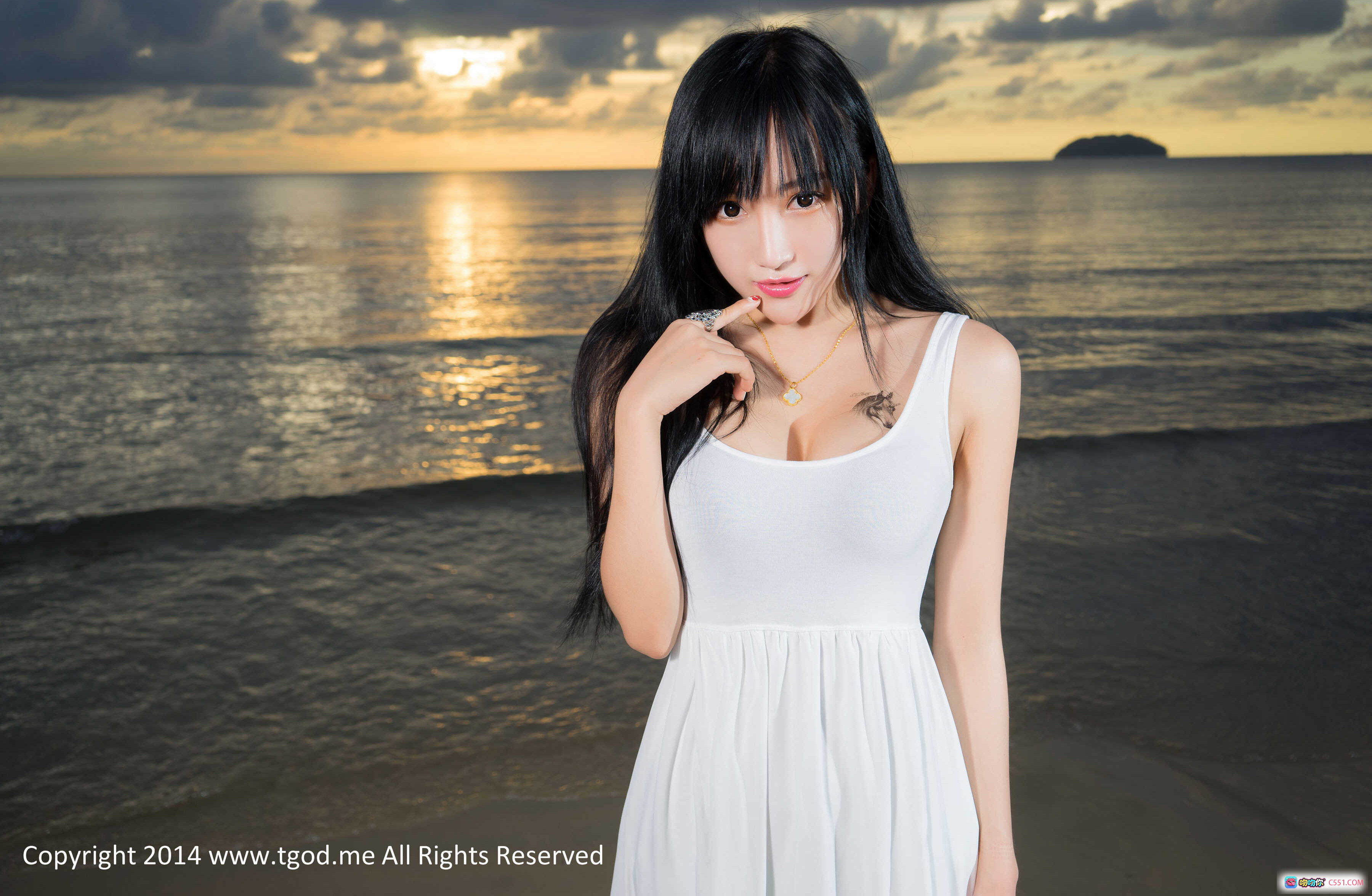 杨上萱沙巴旅拍性感比基尼海滩写真 | 2014 TGOD推女神唯美海景大片 - 就要吻