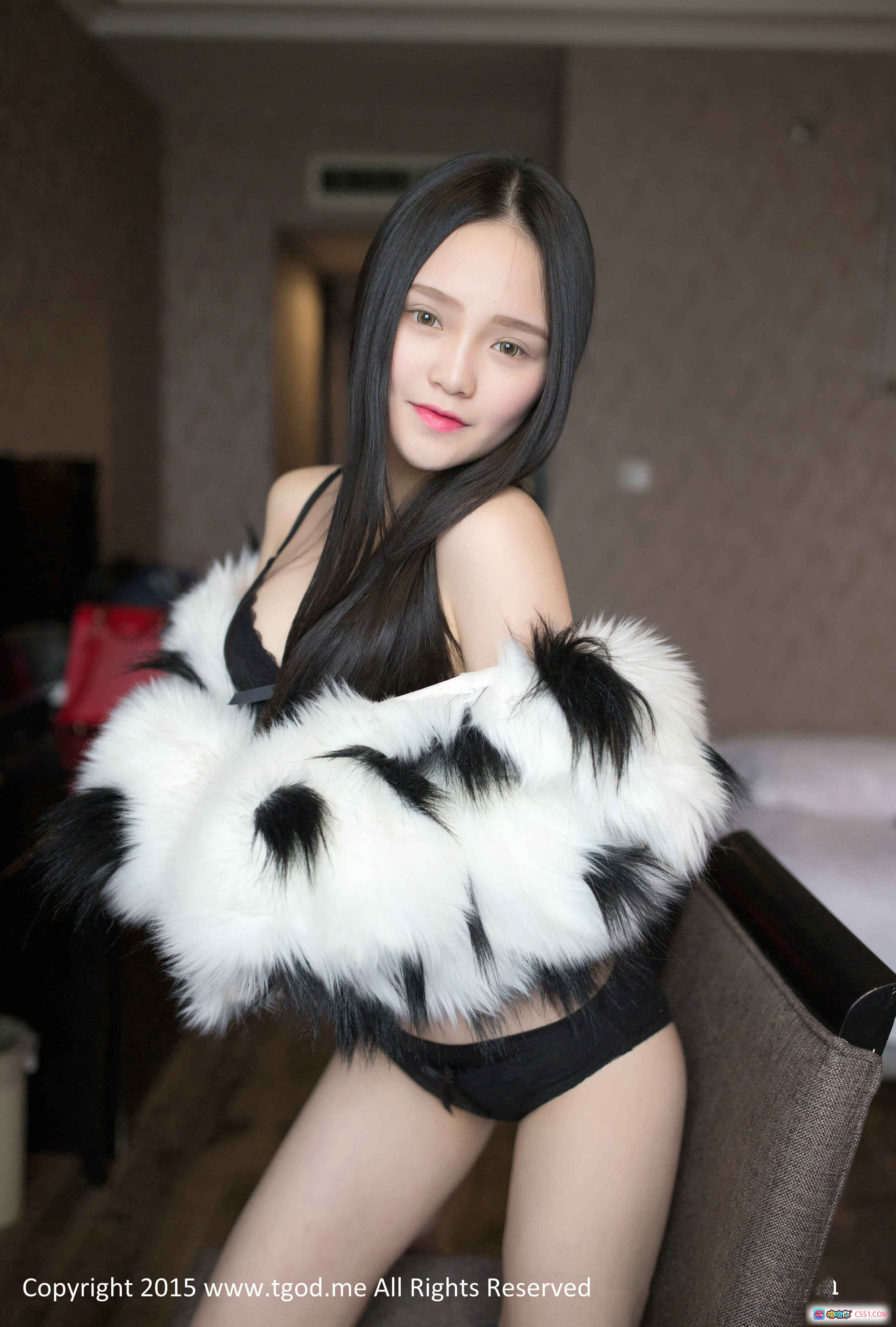 图片[2] - 皮草VS白衬衣可爱女神佩佩Cassie私房写真2015高清美图床照性感甜美风 - 就要吻