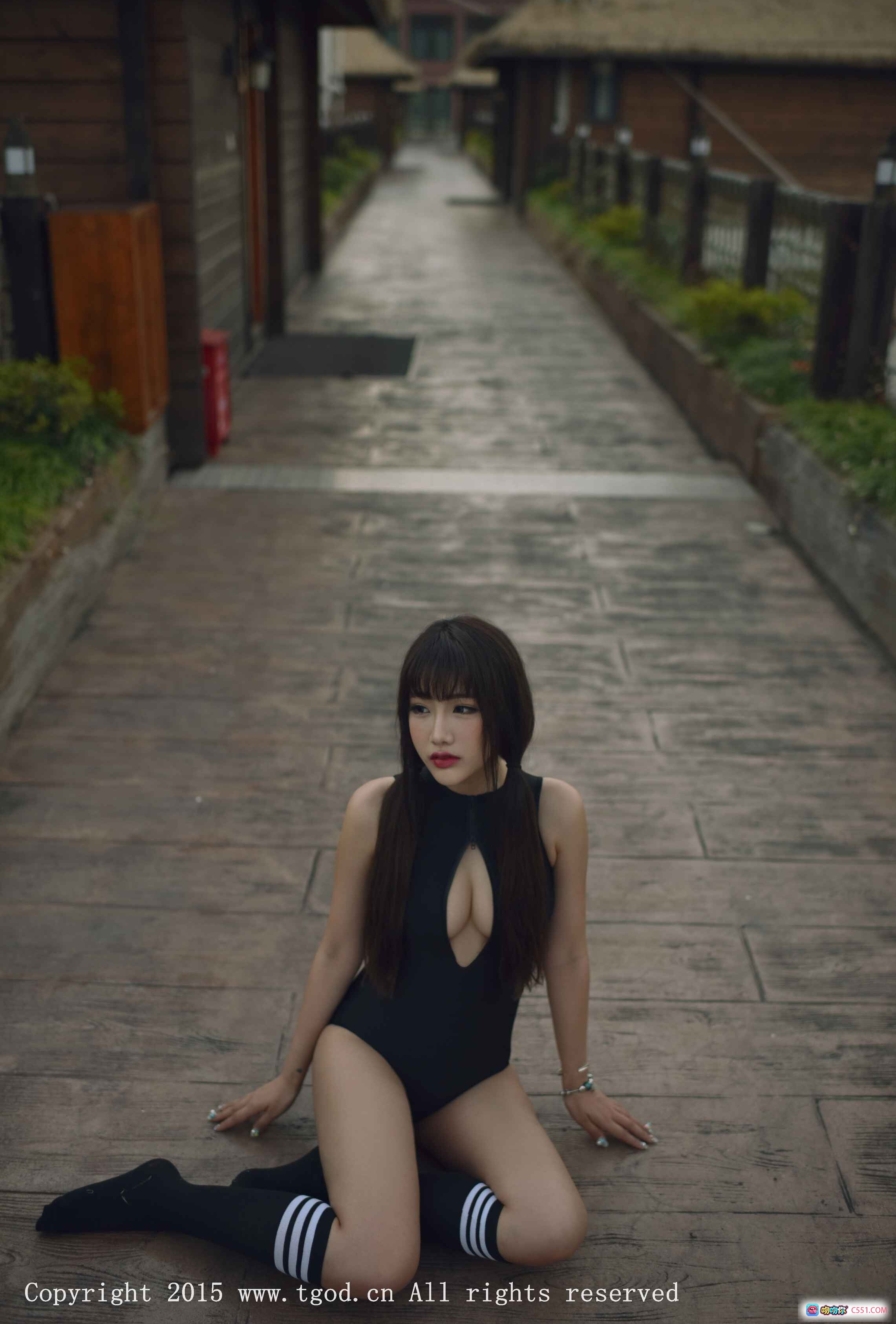 图片[4] - Akiki朱若慕云曼旅拍清新写真 | 白T黑边短裤少女风 | 2015 TGOD推女神第四刊高质图集 - 就要吻