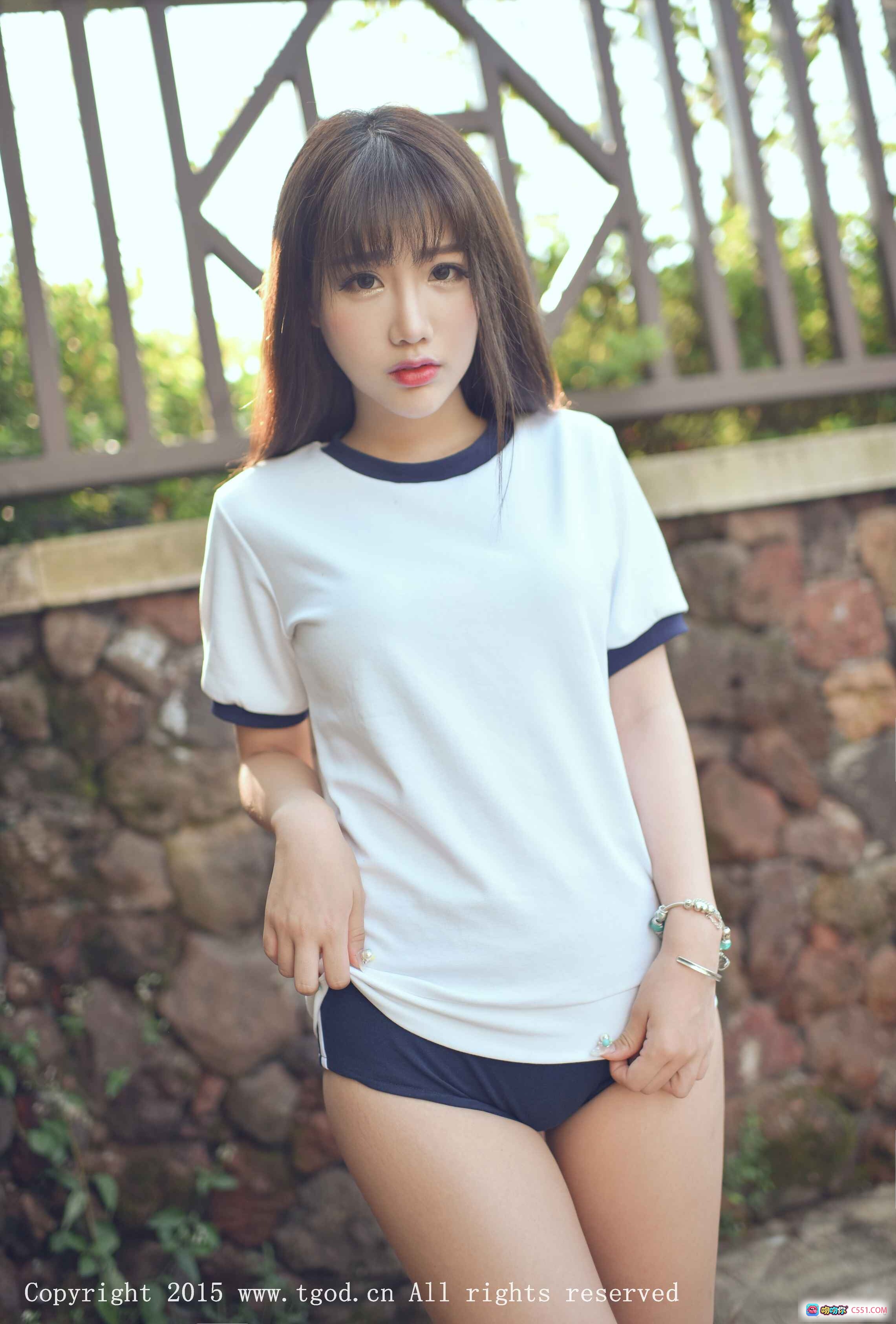 Akiki朱若慕云曼旅拍清新写真 | 白T黑边短裤少女风 | 2015 TGOD推女神第四刊高质图集 - 就要吻