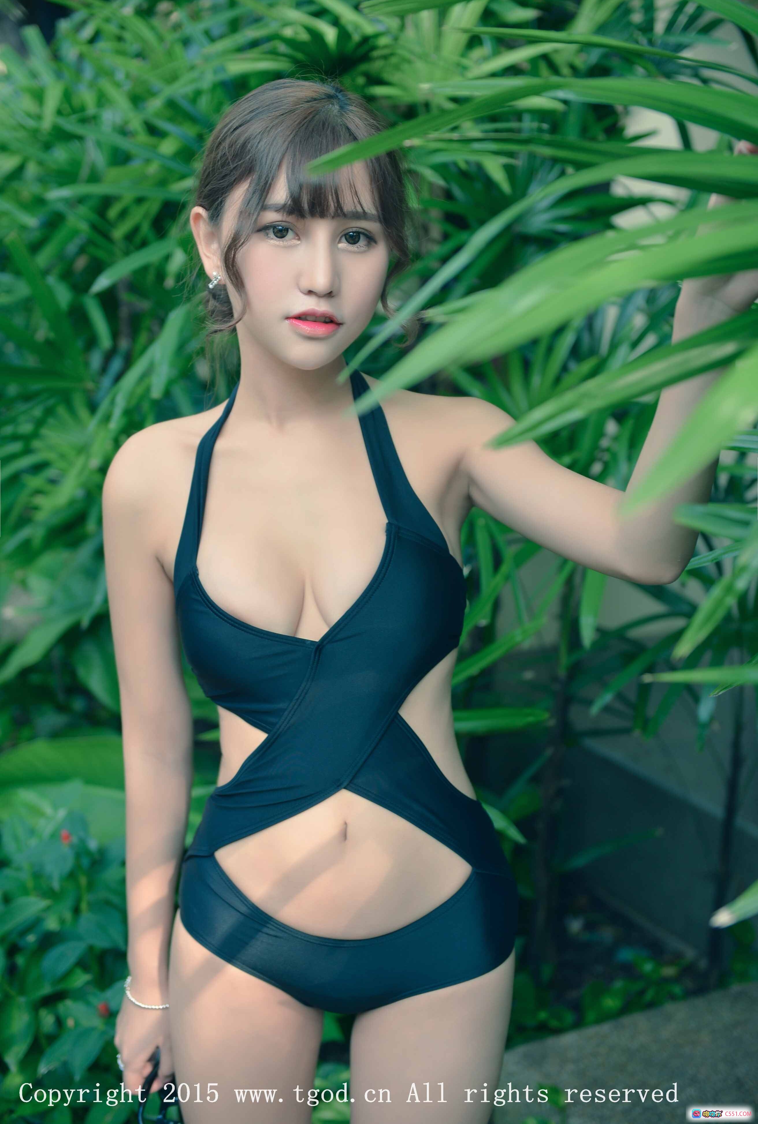 普吉岛旅拍Milk楚楚黑色镂空比基尼写真 2015热带绿植背景性感泳装大片 - 就要吻