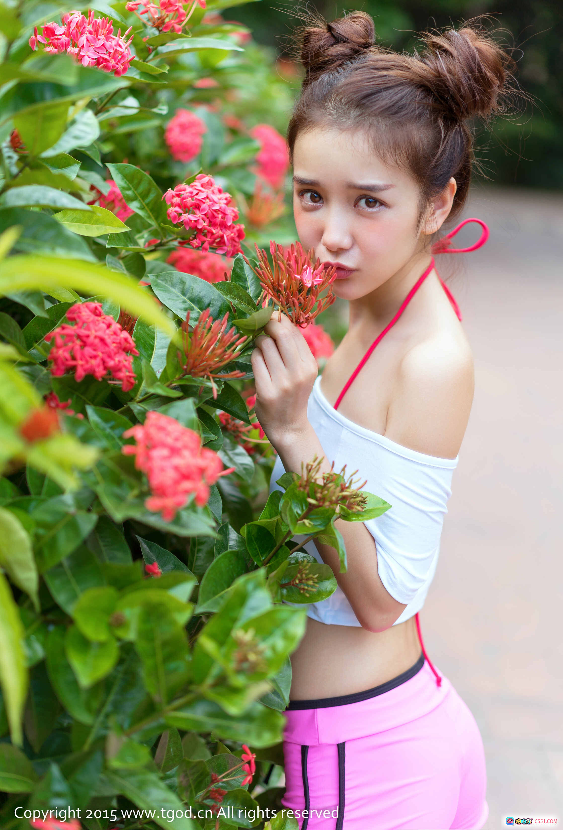 图片[5] - 三亚旅拍小九Vin清新写真｜白裙少女紫床绿植背景自然风人像摄影 - 就要吻