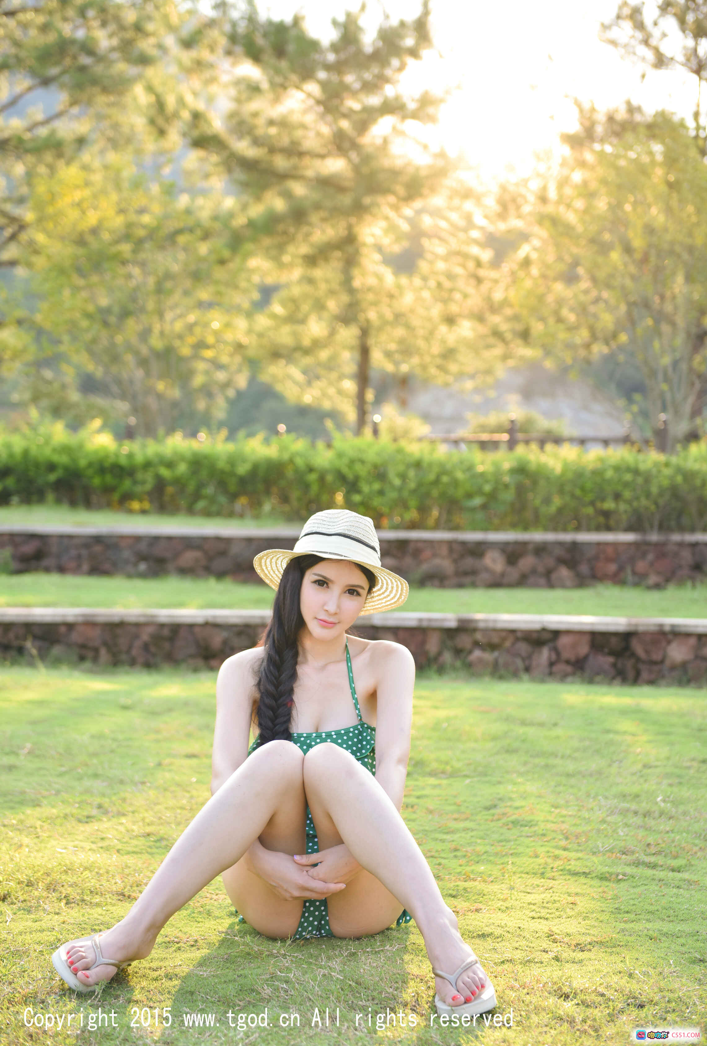 图片[5] - 云曼旅拍顾欣怡比基尼写真 | 湖畔木台性感坐姿 | 2015 TGOD推女神第一刊高清图集 - 就要吻