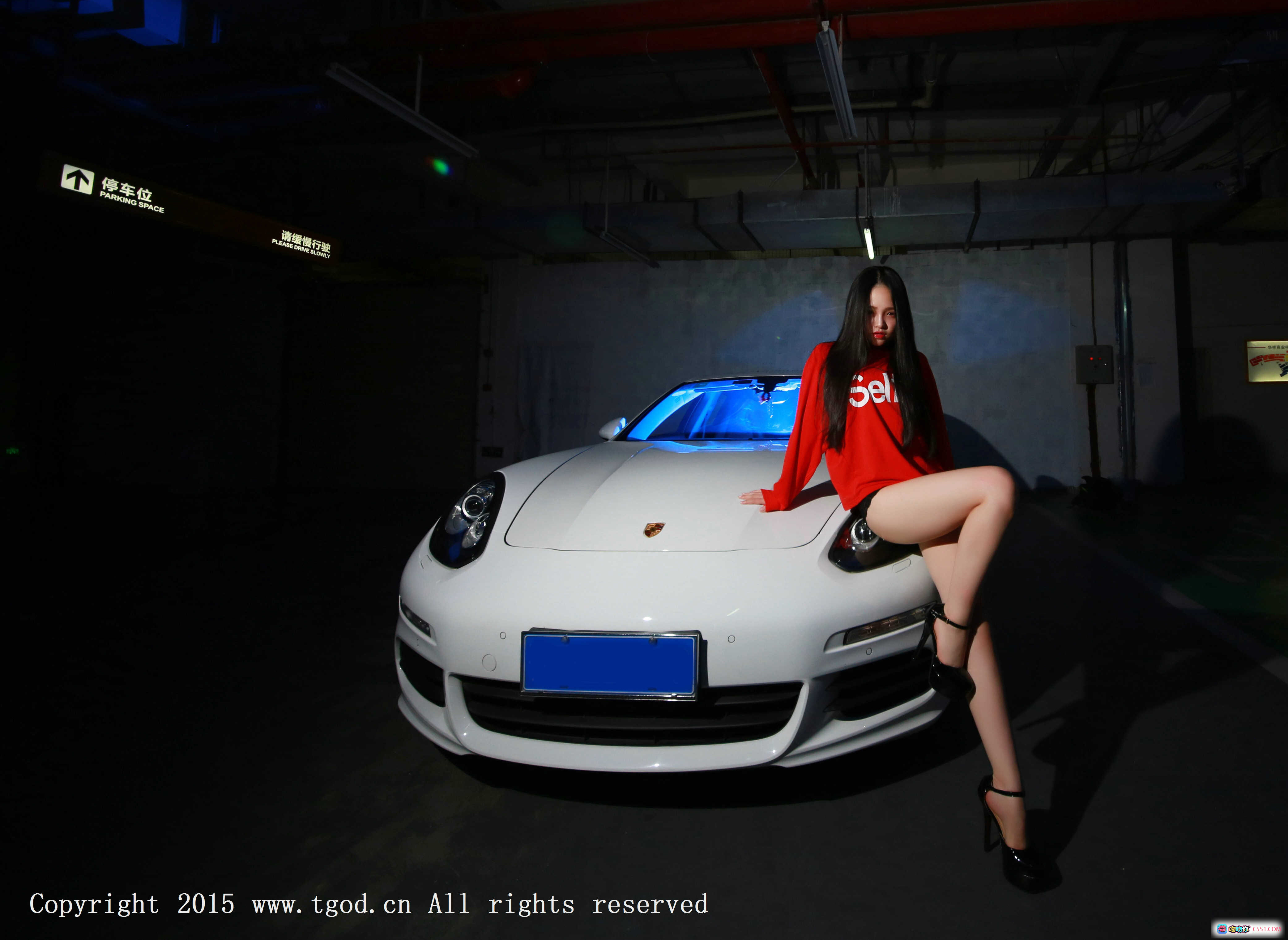 图片[8] - TGOD推女神佩佩Cassie私房写真｜粉色内衣+白色浴巾+复古煤油灯暖光氛围感美腿特写 - 就要吻