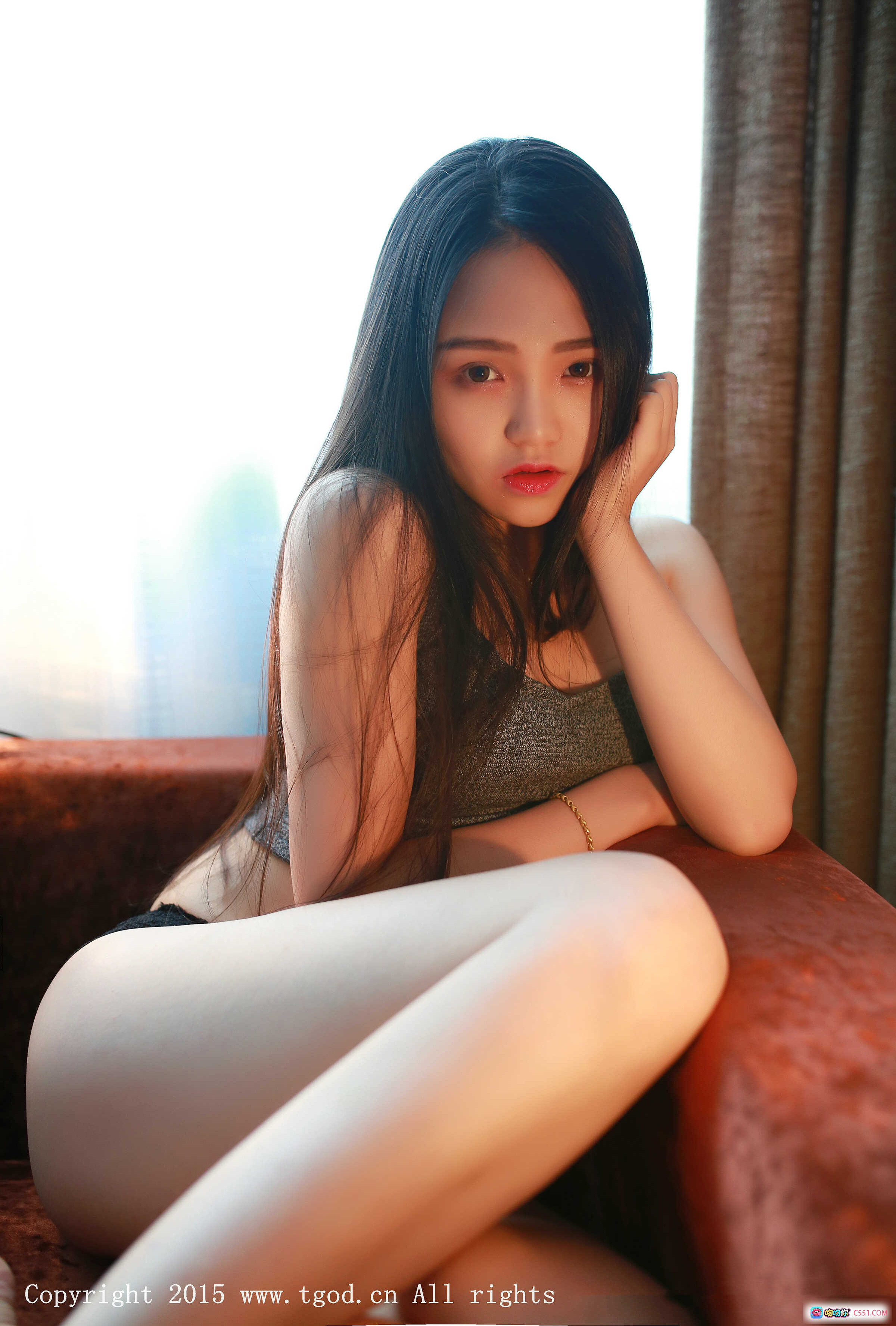 图片[6] - TGOD推女神佩佩Cassie私房写真｜粉色内衣+白色浴巾+复古煤油灯暖光氛围感美腿特写 - 就要吻