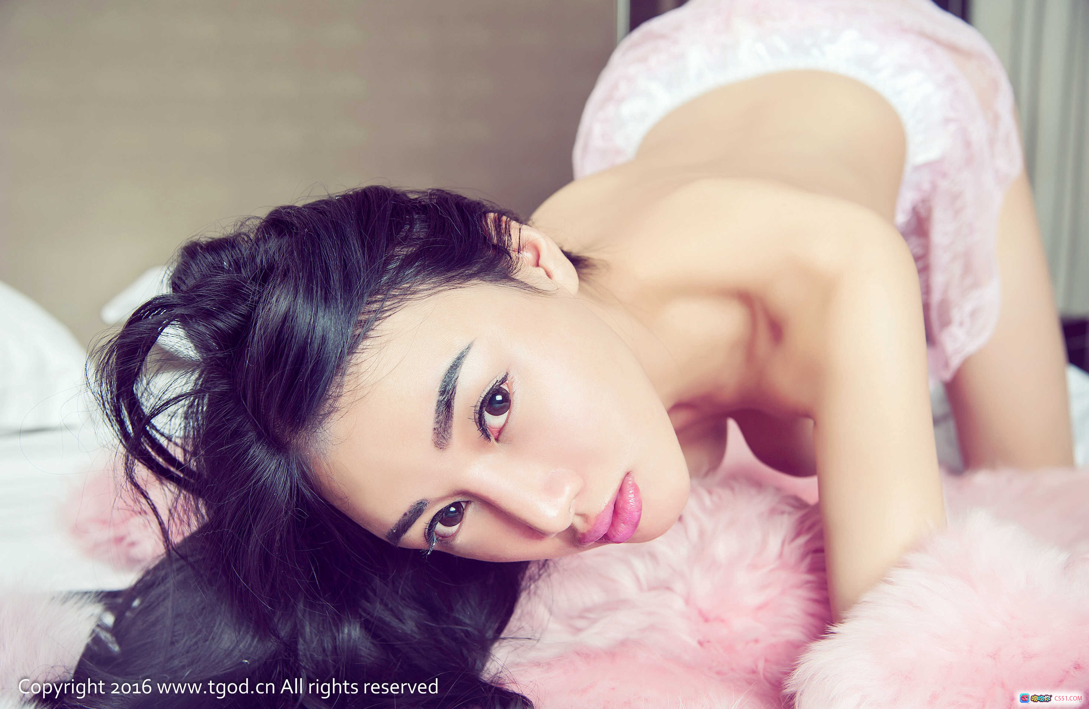 图片[2] - 御女郎婕西儿性感写真第三辑 | 粉色毛绒床品 | 优雅躺姿 | 2016年高清私房美图 - 就要吻