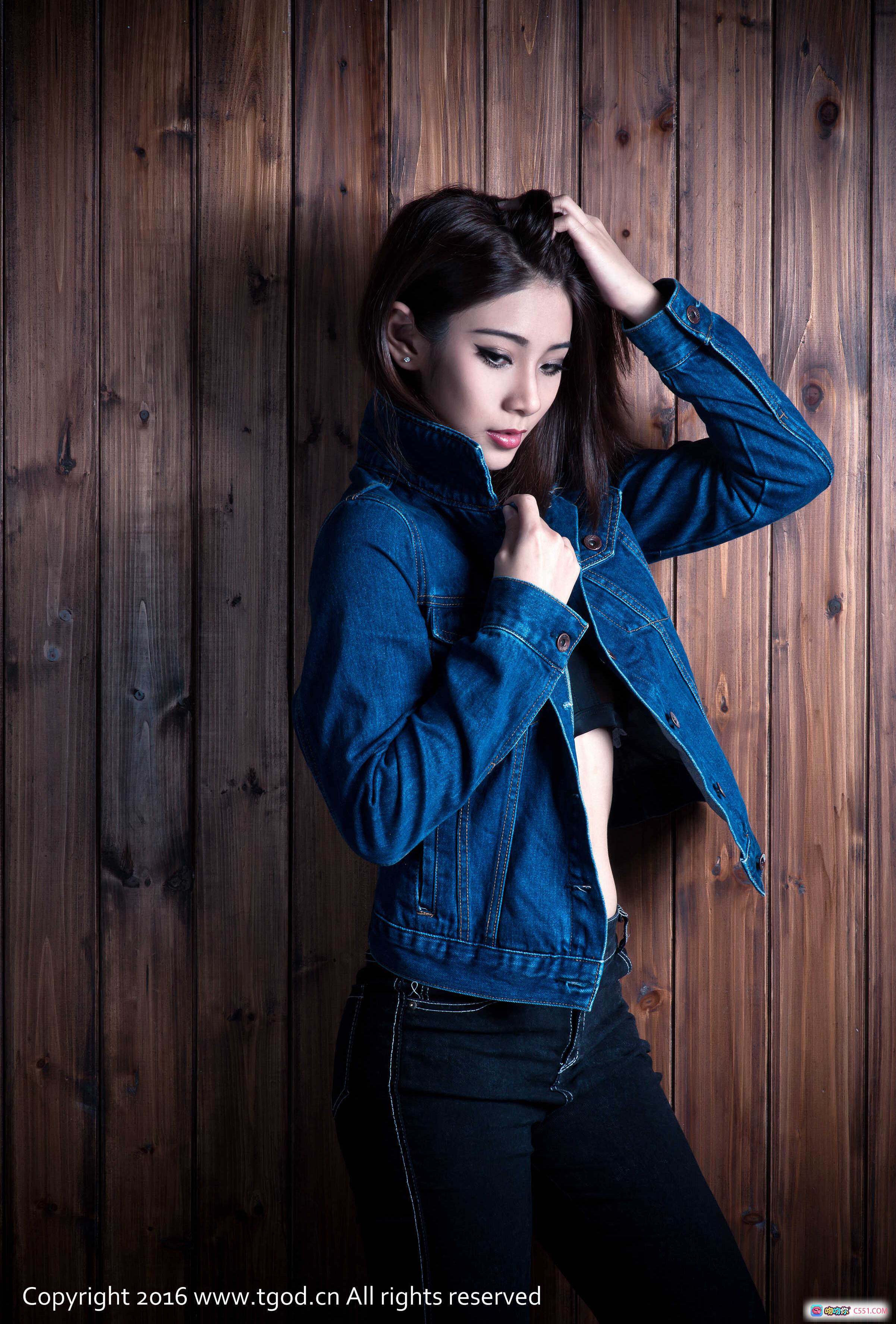 图片[10] - TGOD推女神 Lee小棠 2016原始野性写真 66张高清美图 木质背景性感姿态 黑色吊带裤搭配纹身艺术 - 就要吻