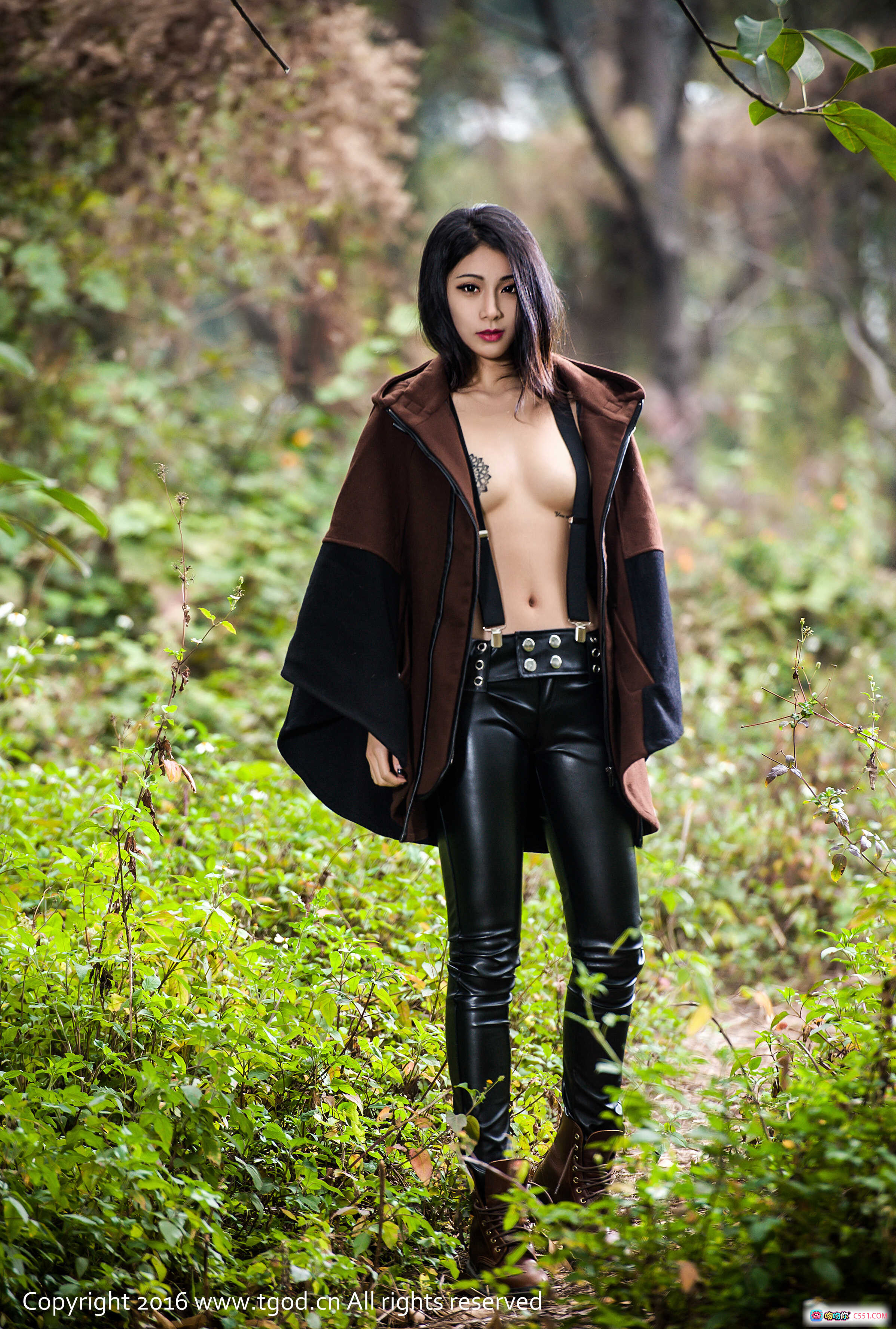 图片[4] - TGOD推女神 Lee小棠 2016原始野性写真 66张高清美图 木质背景性感姿态 黑色吊带裤搭配纹身艺术 - 就要吻