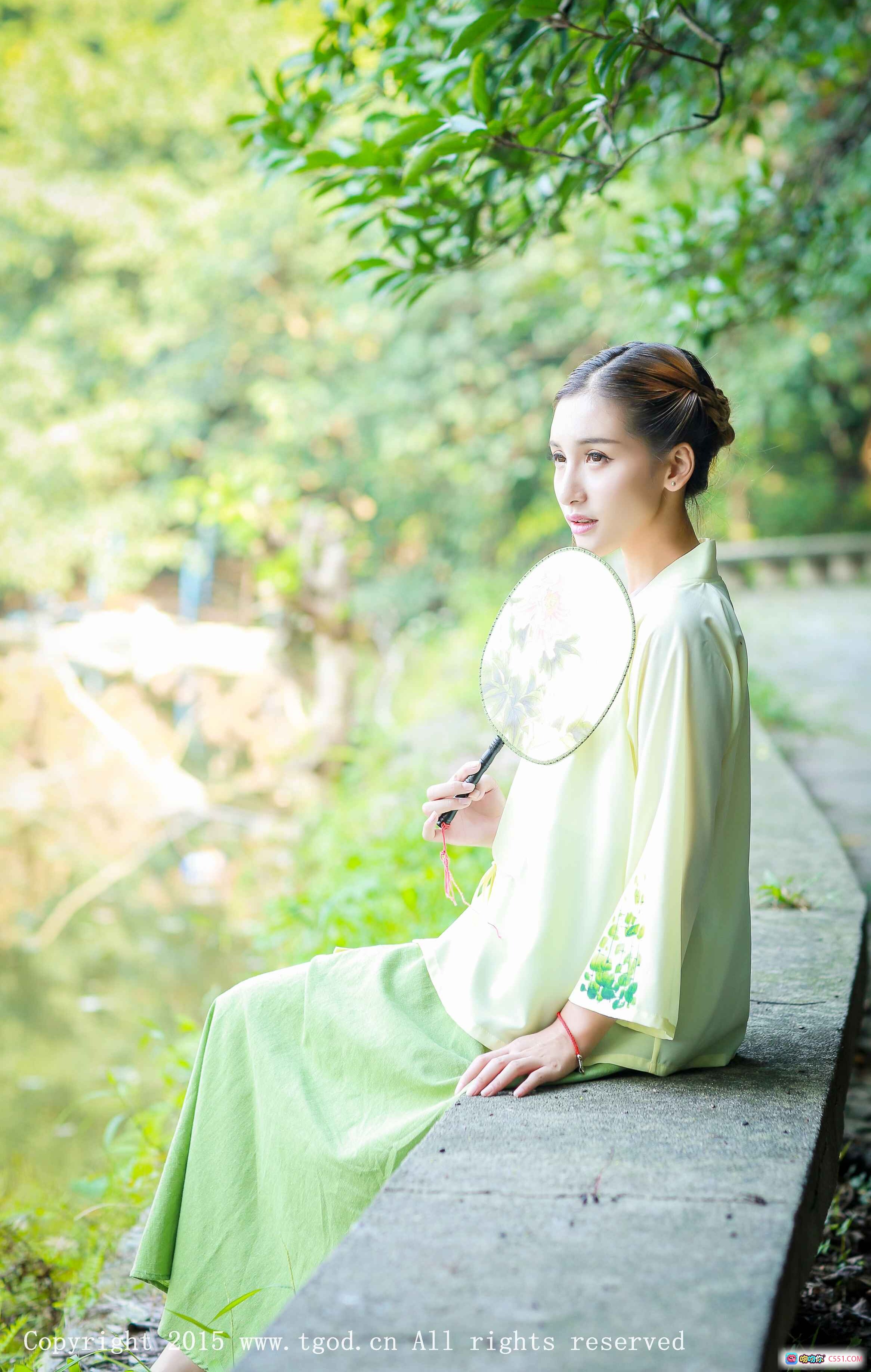 图片[2] - 艾希ICE清新汉服写真｜古典园林红柱绿竹背景｜TGOD推女神2015年9月22日唯美古风摄影 - 就要吻