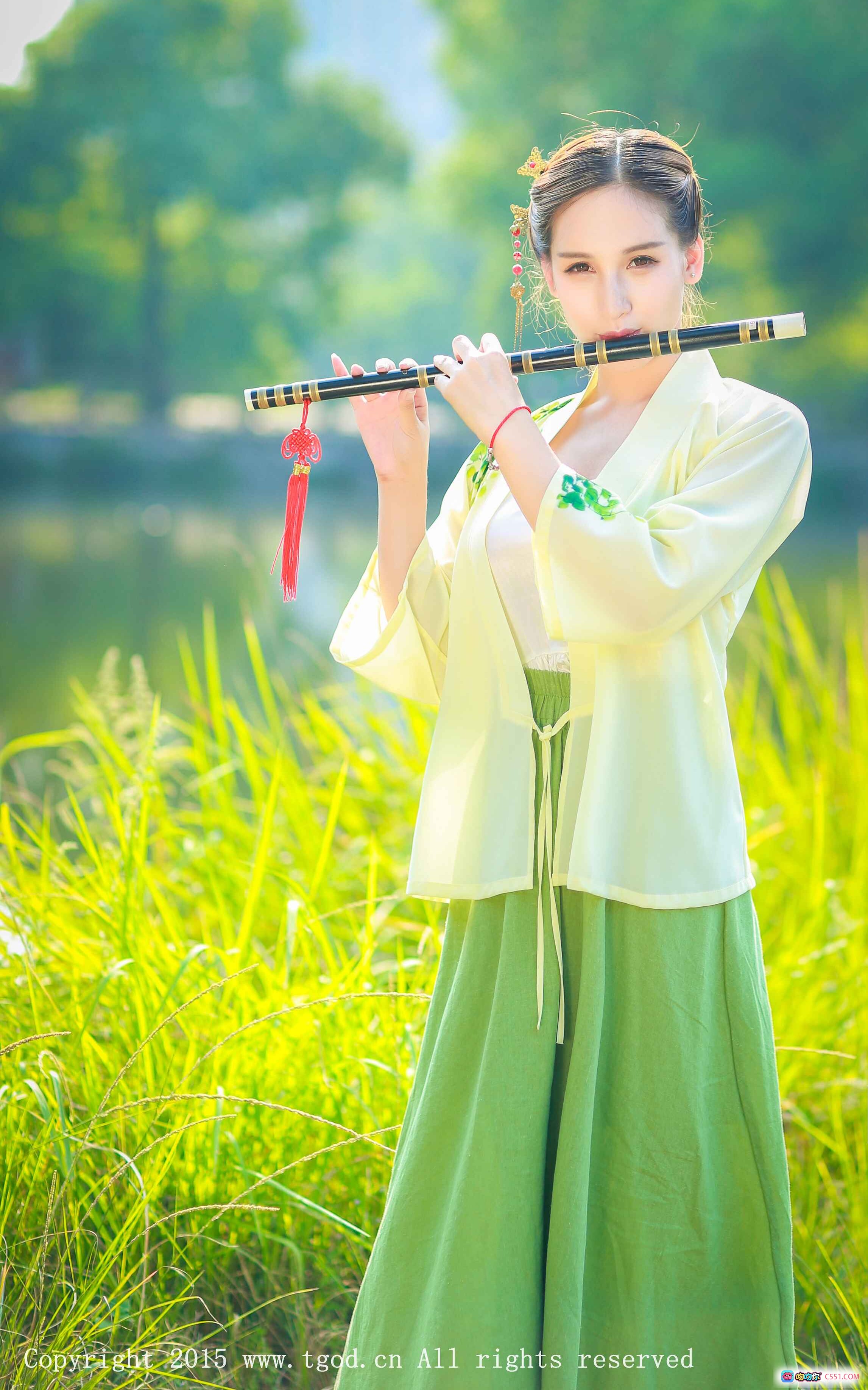 图片[4] - 艾希ICE清新汉服写真｜古典园林红柱绿竹背景｜TGOD推女神2015年9月22日唯美古风摄影 - 就要吻