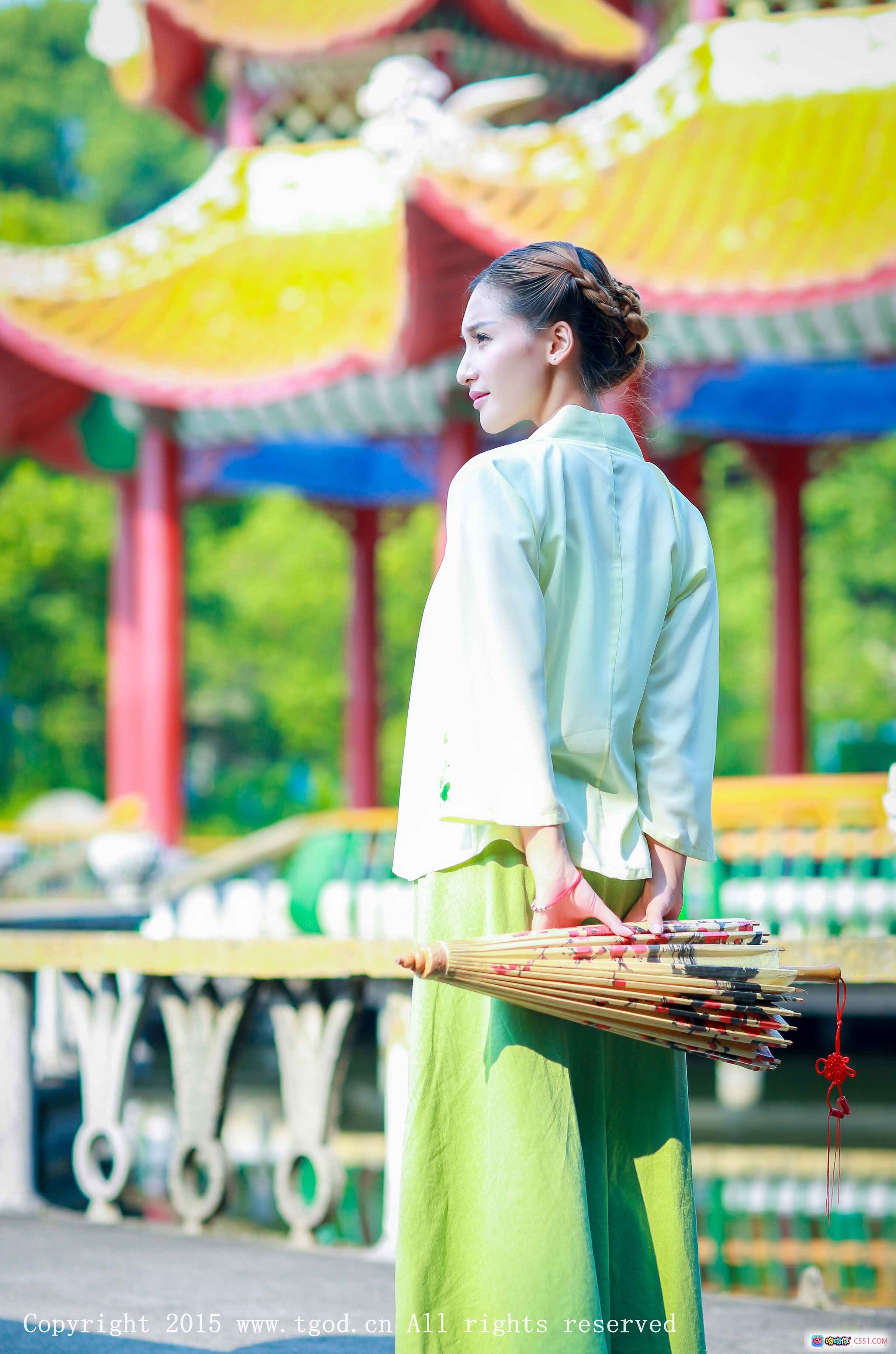 图片[3] - 艾希ICE清新汉服写真｜古典园林红柱绿竹背景｜TGOD推女神2015年9月22日唯美古风摄影 - 就要吻