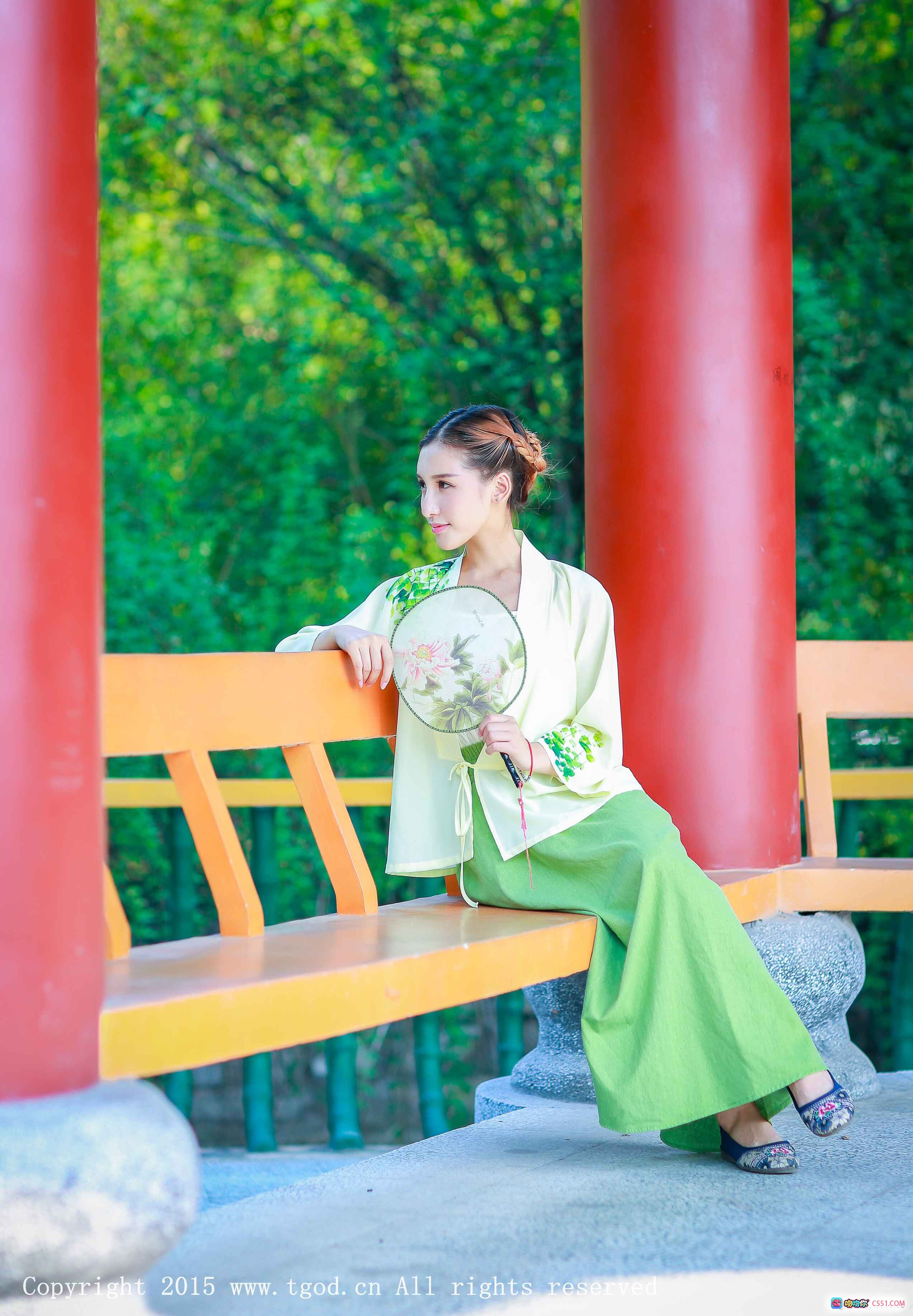 图片[8] - 艾希ICE清新汉服写真｜古典园林红柱绿竹背景｜TGOD推女神2015年9月22日唯美古风摄影 - 就要吻