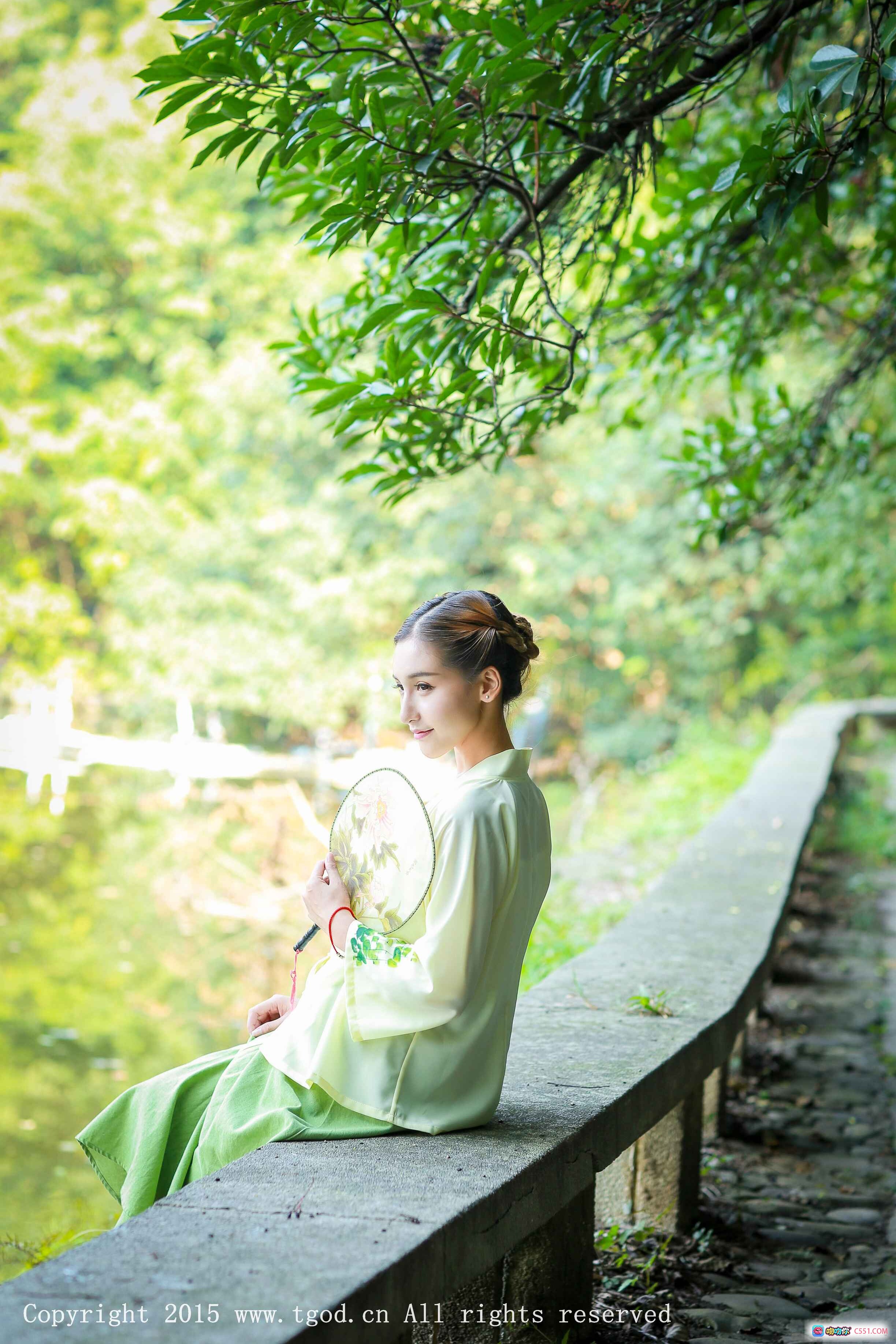 图片[5] - 艾希ICE清新汉服写真｜古典园林红柱绿竹背景｜TGOD推女神2015年9月22日唯美古风摄影 - 就要吻