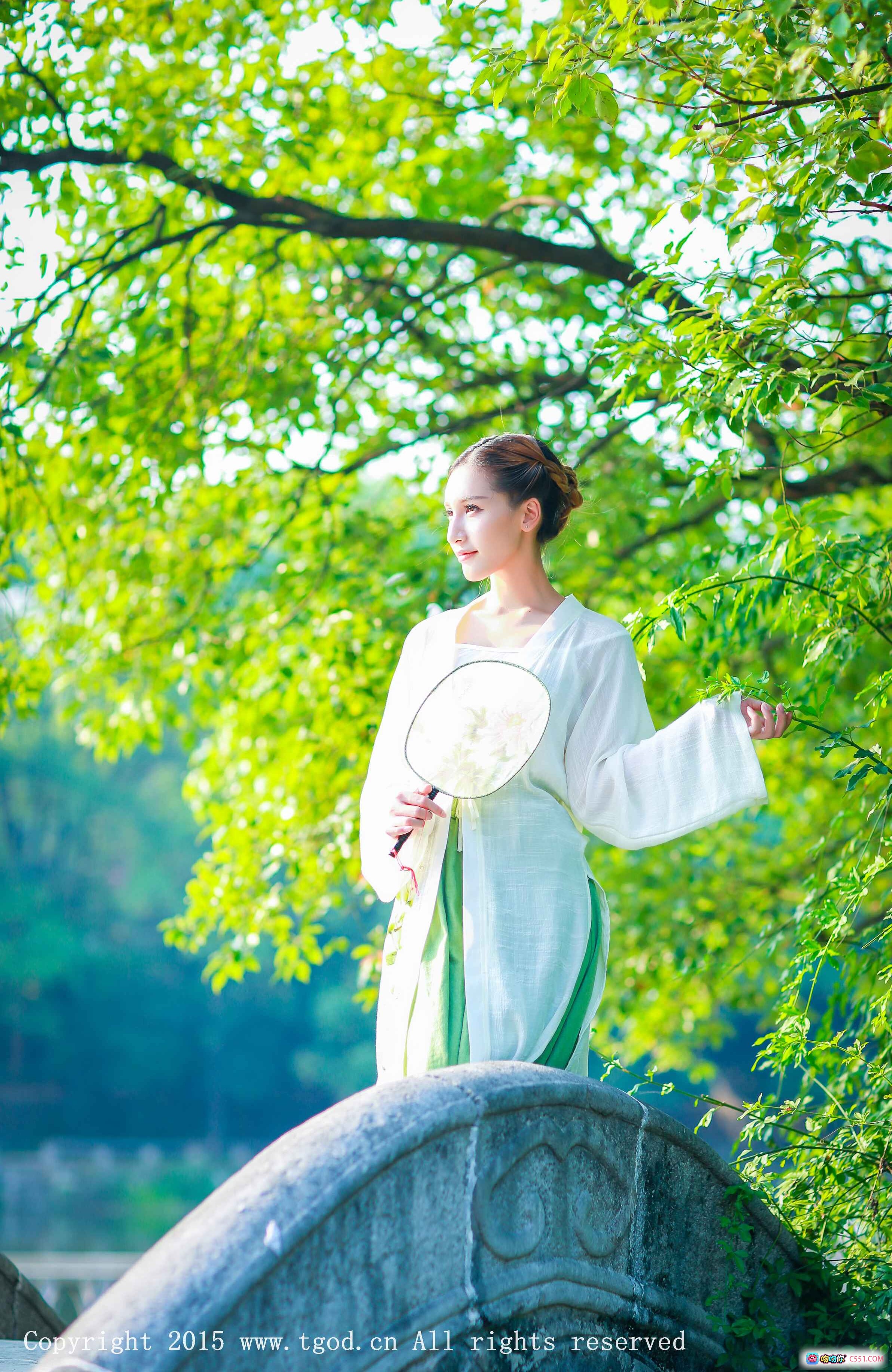 图片[9] - 艾希ICE清新汉服写真｜古典园林红柱绿竹背景｜TGOD推女神2015年9月22日唯美古风摄影 - 就要吻