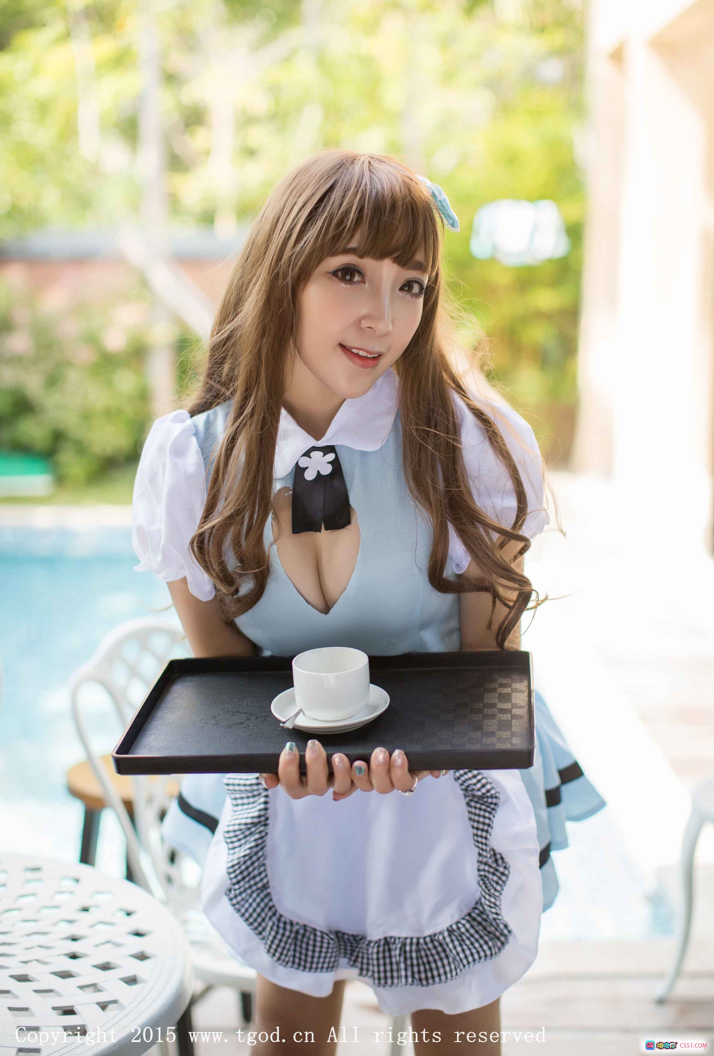 三亚旅拍黄歆苑chobits女仆装写真 甜美长发托盘咖啡户外泳池场景 2015经典摄影集 - 就要吻