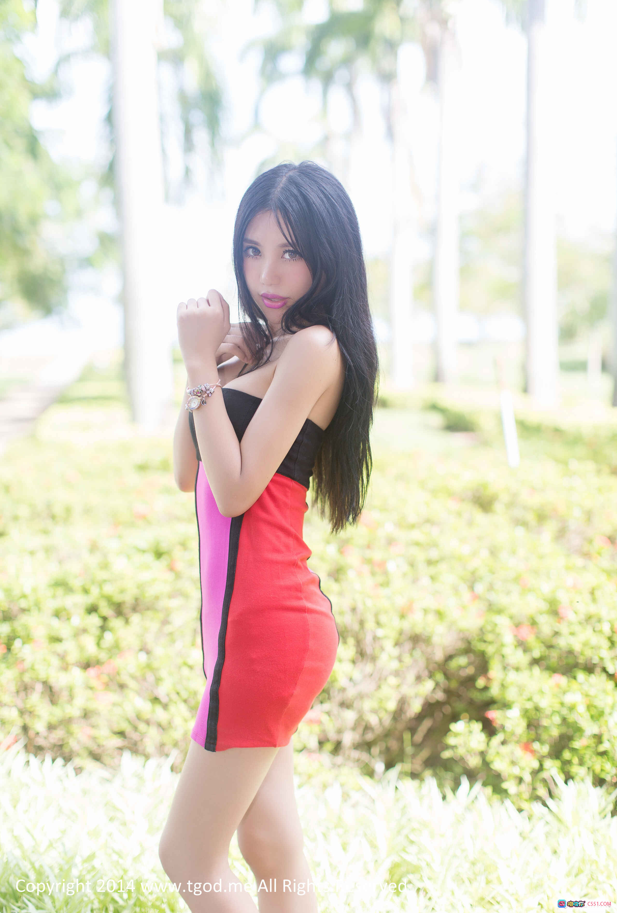 图片[2] - 绮里嘉ula沙巴旅拍护士装写真 清新泳池边白裙红十字甜美诱惑 - 就要吻