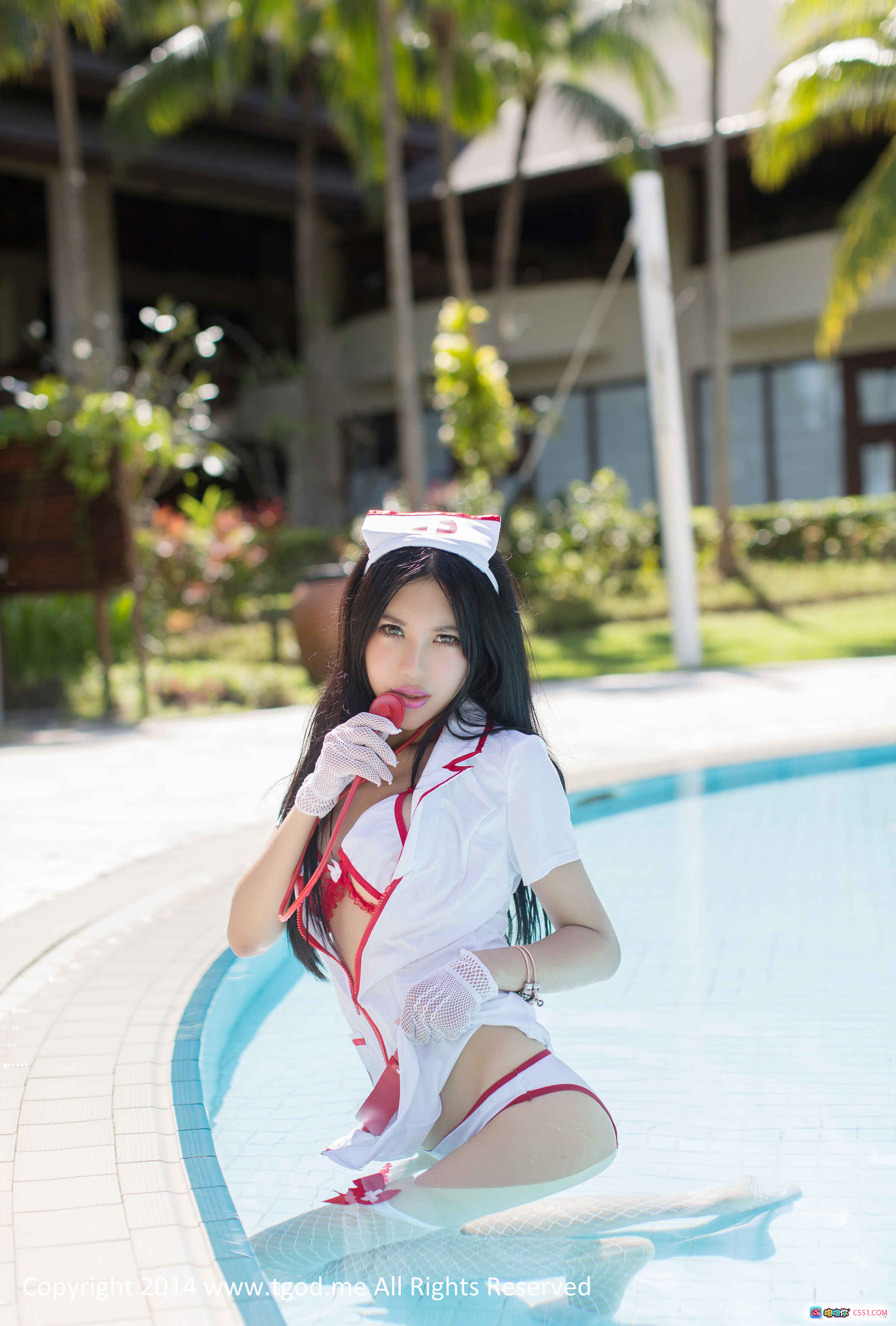 图片[8] - 绮里嘉ula沙巴旅拍护士装写真 清新泳池边白裙红十字甜美诱惑 - 就要吻