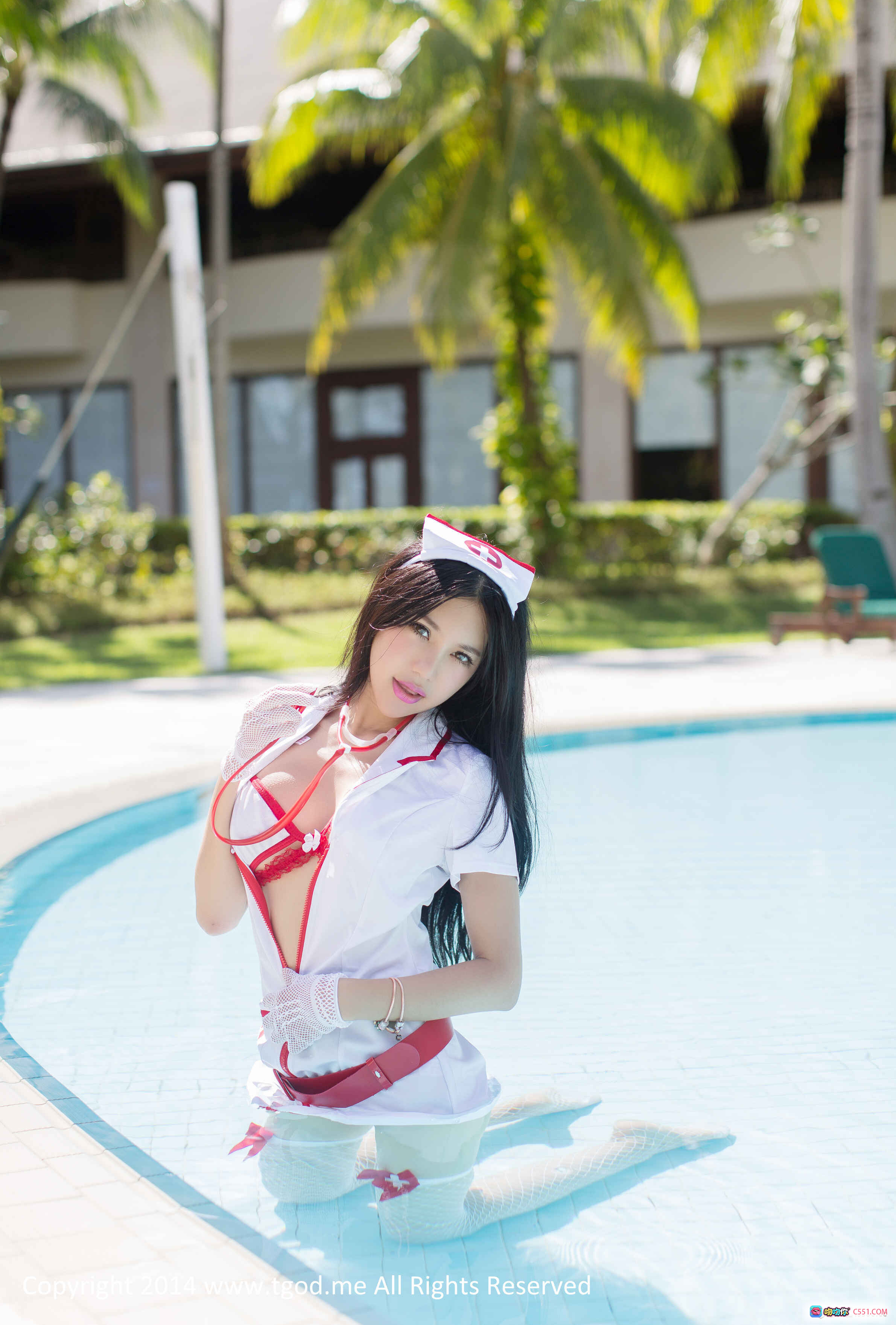 图片[3] - 绮里嘉ula沙巴旅拍护士装写真 清新泳池边白裙红十字甜美诱惑 - 就要吻