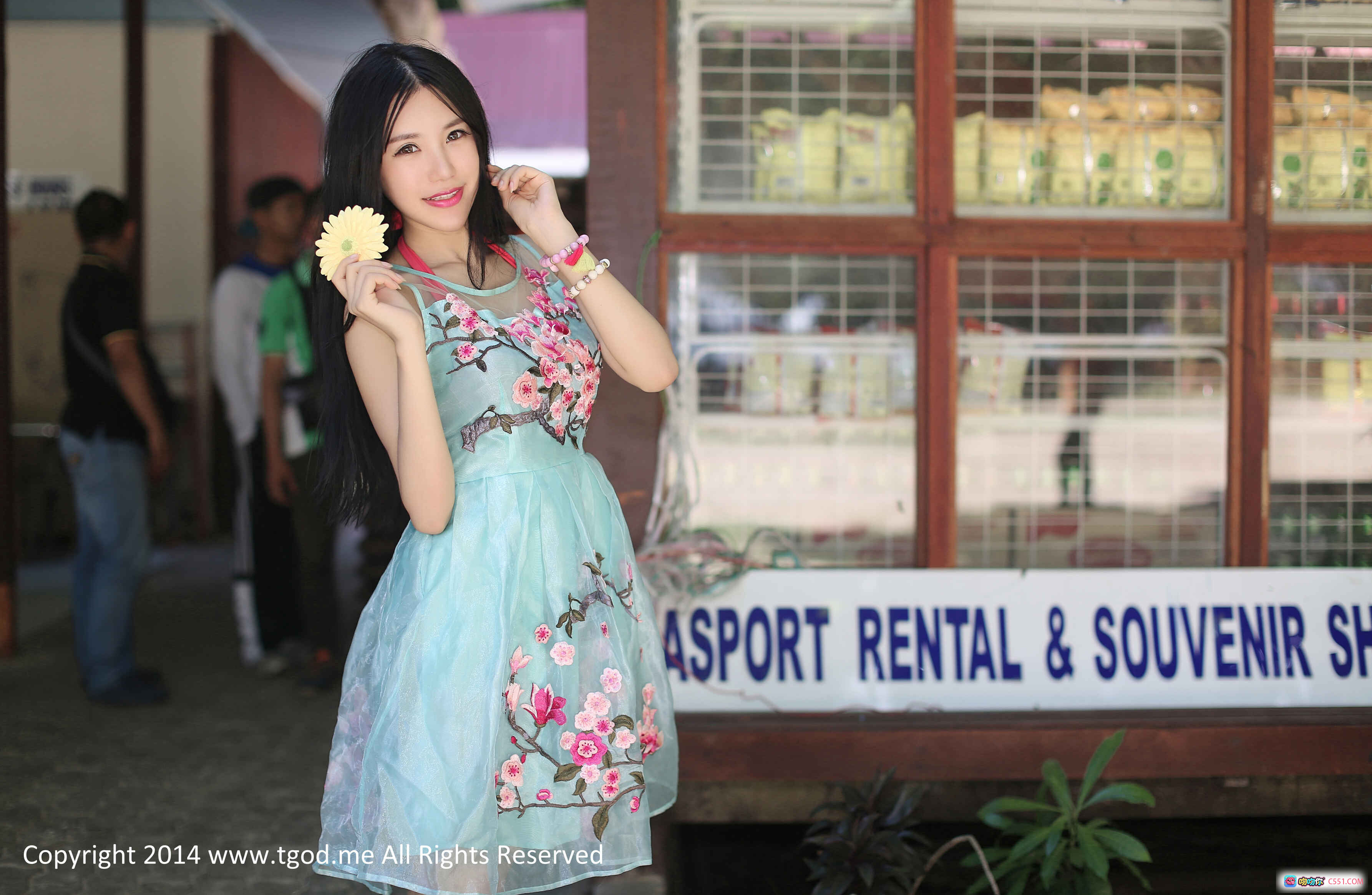 图片[7] - 绮里嘉ula沙巴旅拍护士装写真 清新泳池边白裙红十字甜美诱惑 - 就要吻