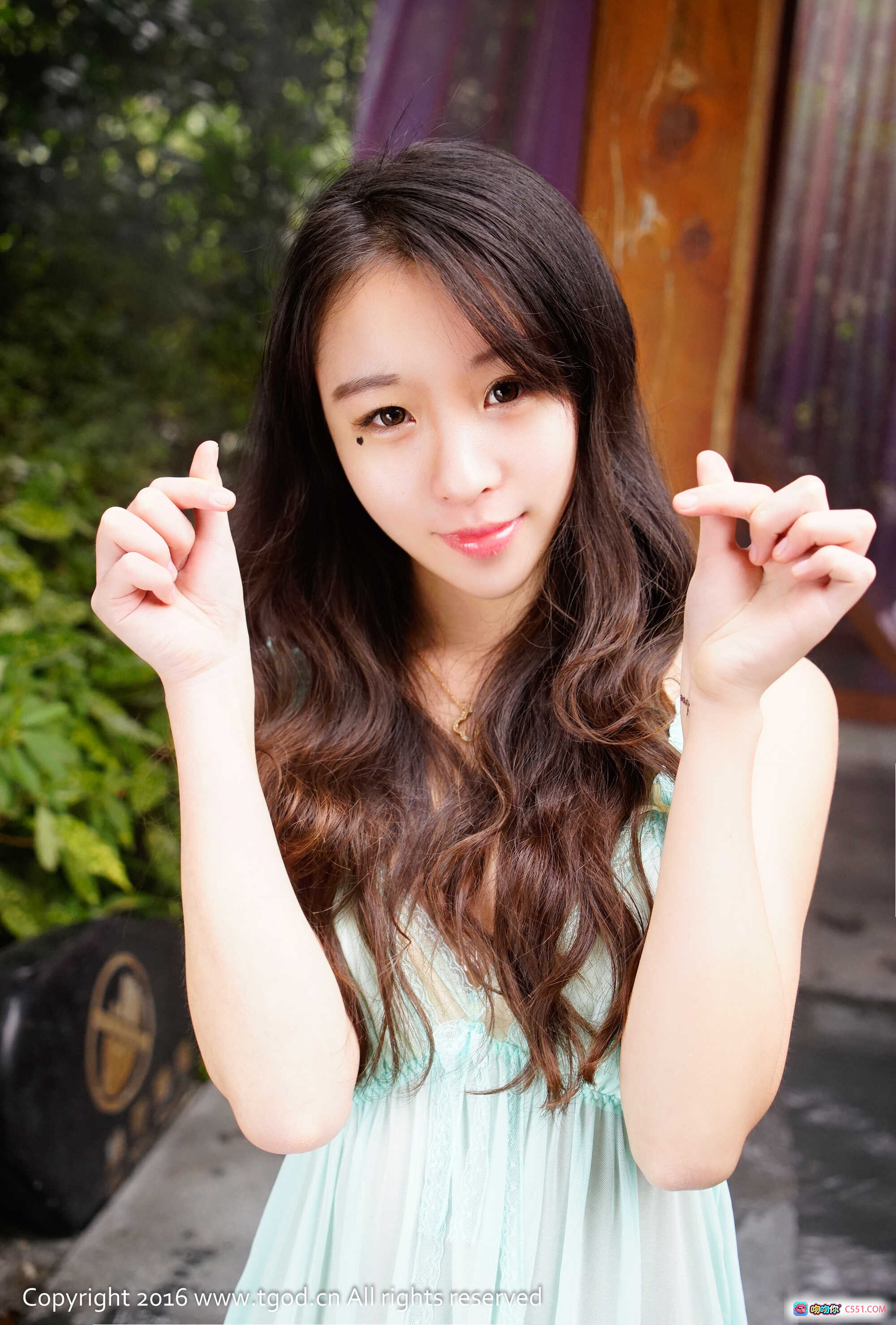 图片[10] - 御水温泉旅拍梓萱Crystal粉红旗袍写真 竹椅红枕柔美私房照 2016 TGOD推女神第二刊 - 就要吻