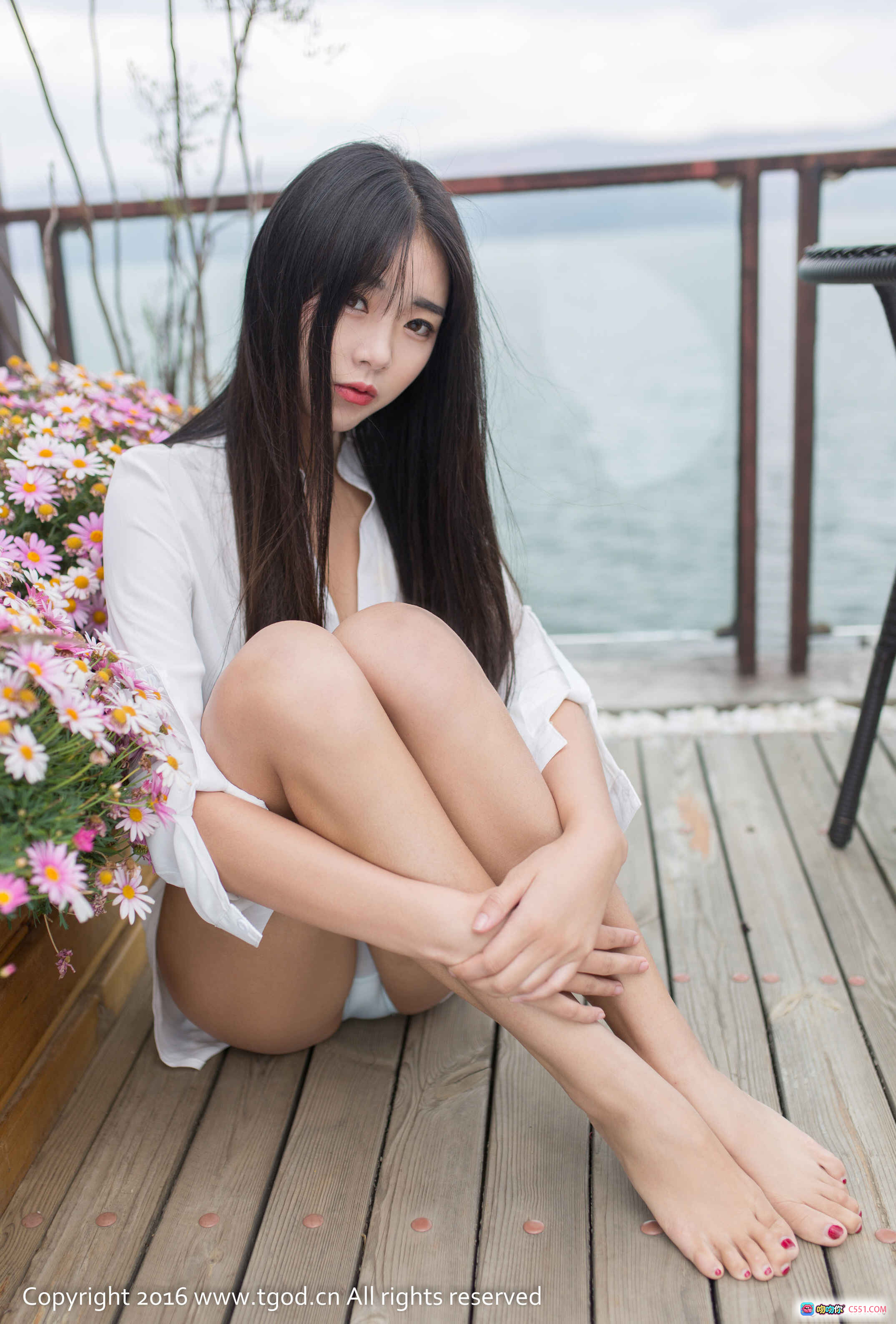 图片[3] - 可乐Vicky大理旅拍性感内衣写真 美女长发白蕾丝内衣户外花丛自然风摄影 - 就要吻