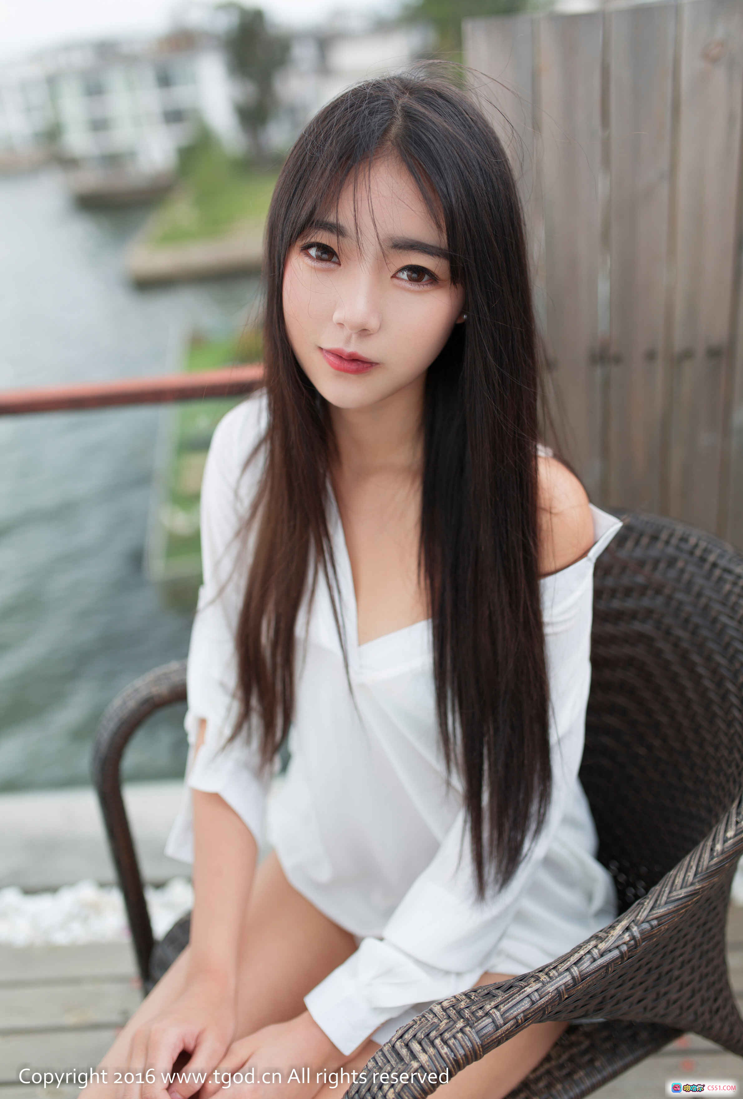 图片[6] - 可乐Vicky大理旅拍性感内衣写真 美女长发白蕾丝内衣户外花丛自然风摄影 - 就要吻