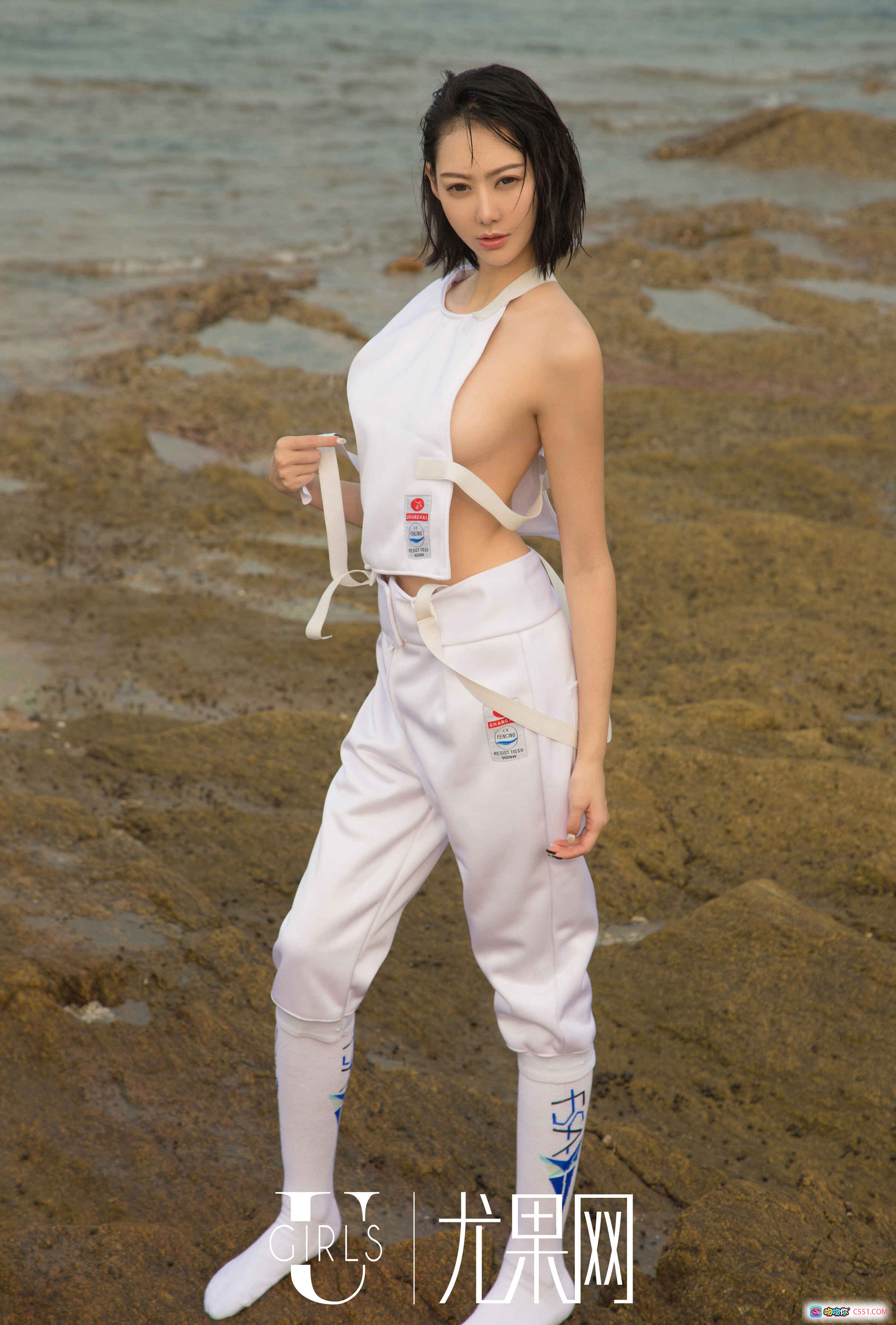 图片[8] - 艺轩海边写真 | 条纹衬衫泳装 | Ugirls尤果网2017精选 | 性感短发美女 | 沙滩海浪背景 - 就要吻