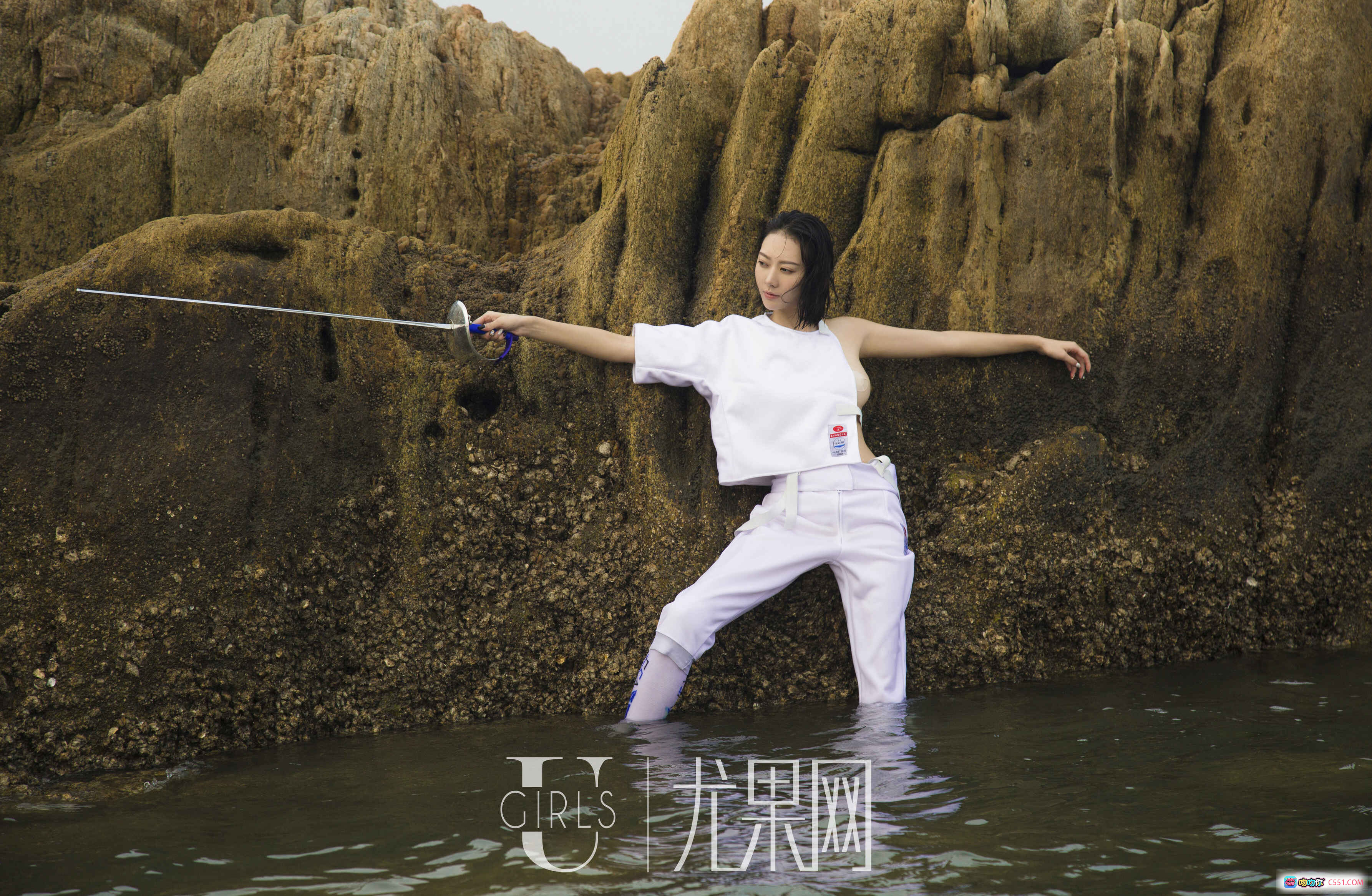 图片[7] - 艺轩海边写真 | 条纹衬衫泳装 | Ugirls尤果网2017精选 | 性感短发美女 | 沙滩海浪背景 - 就要吻