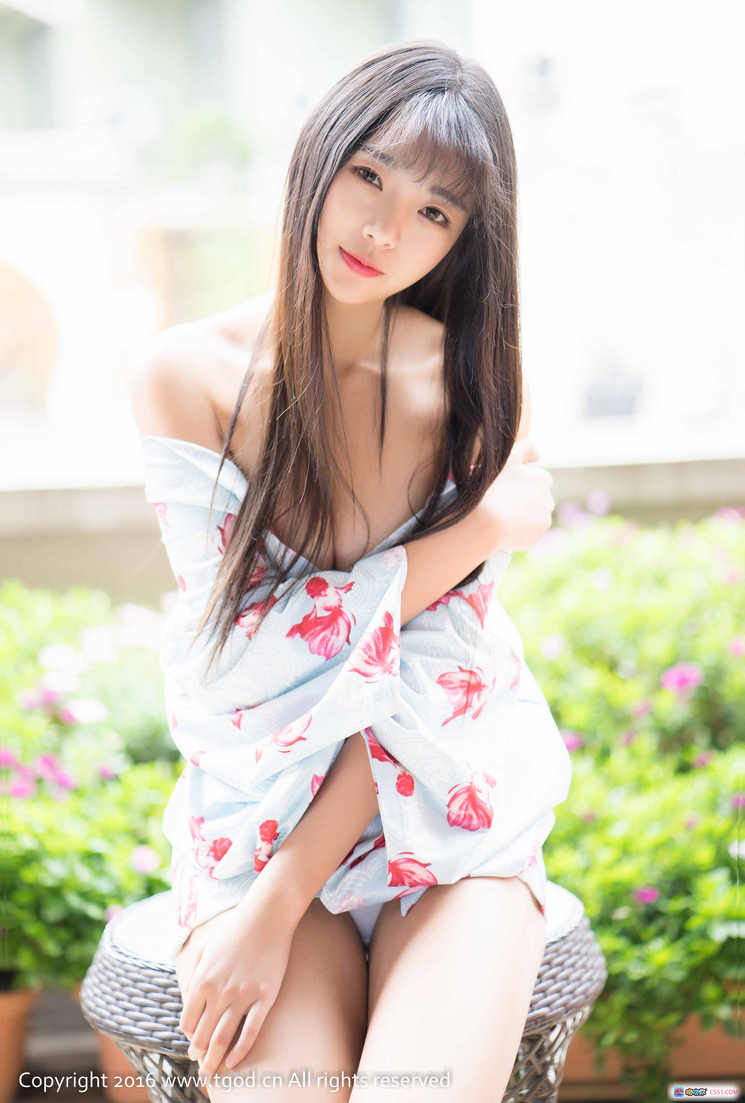 图片[10] - 可乐Vicky大理旅拍性感写真｜花卉浴袍露肩美腿｜TGOD推女神2016精选图集 - 就要吻